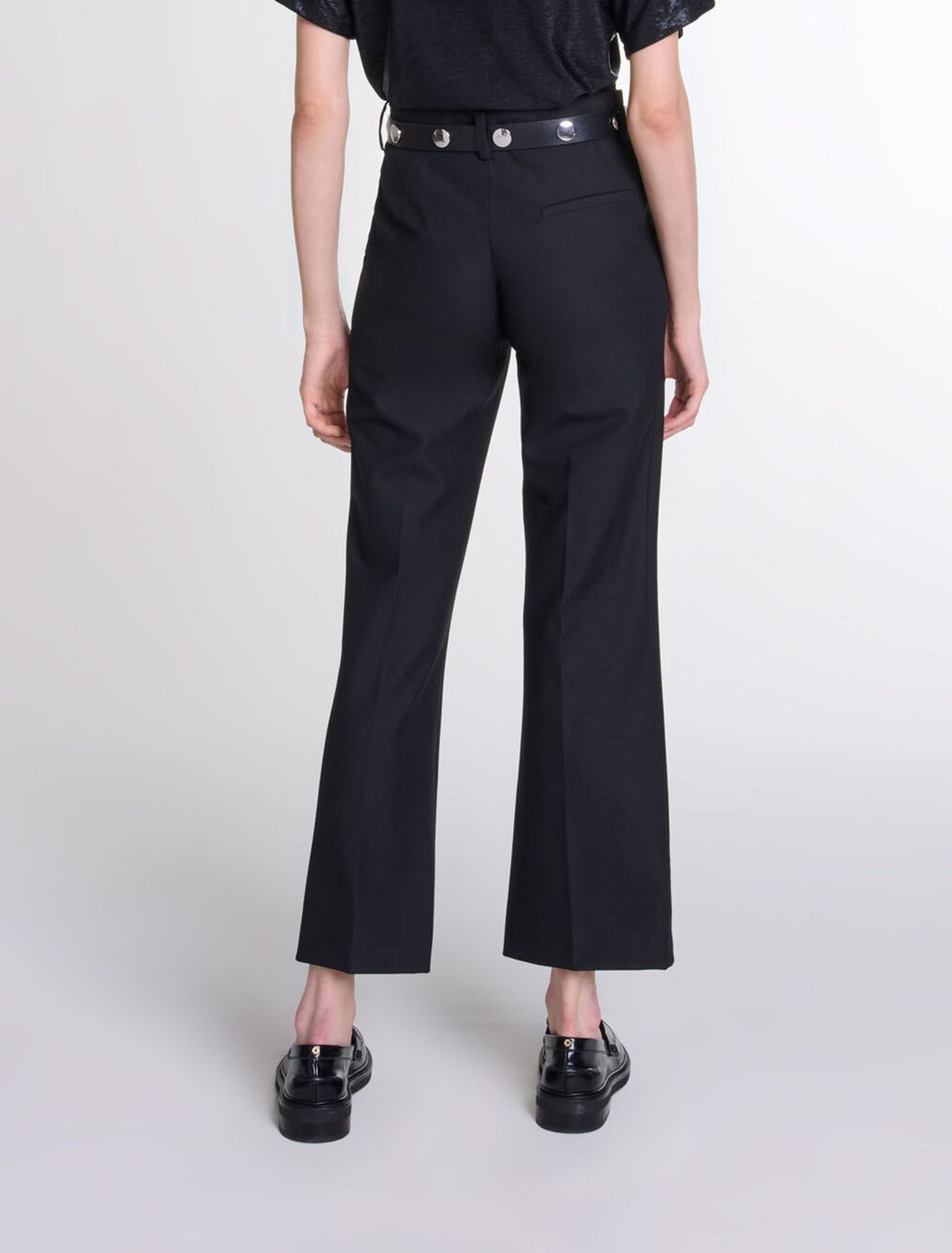 Cintura in pelle con borchie