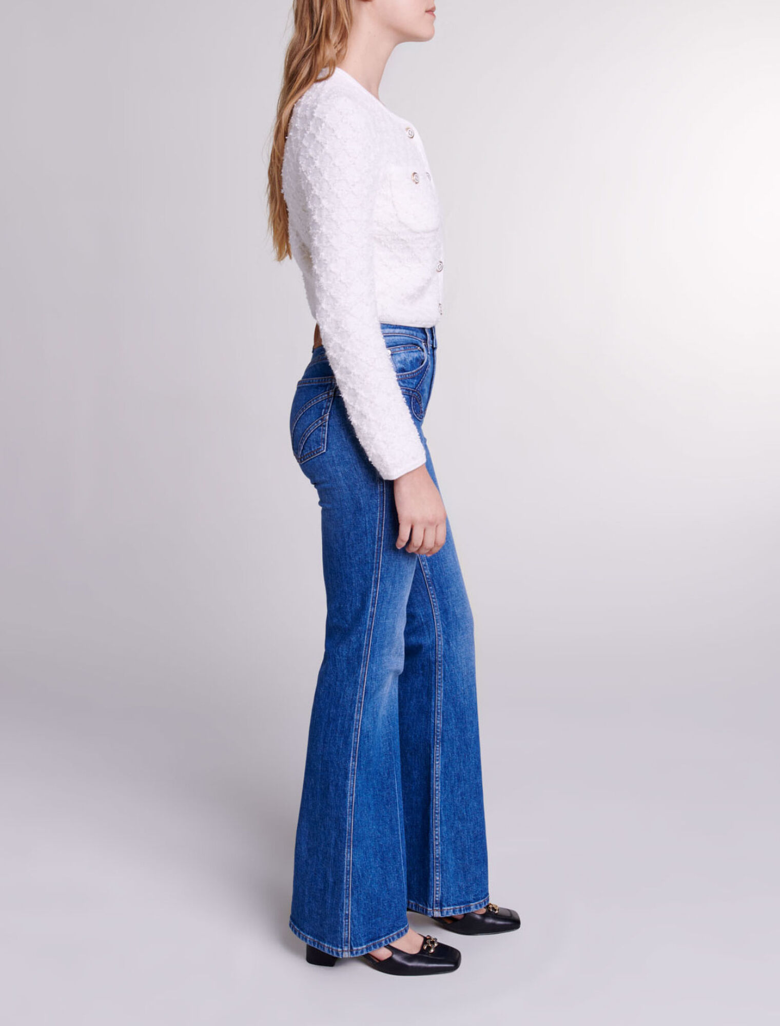 Jeans flare con tasche ricamate