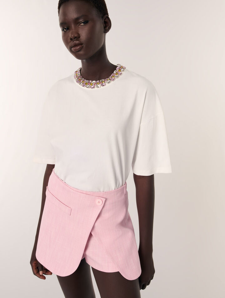 T-shirt con scollo bijou