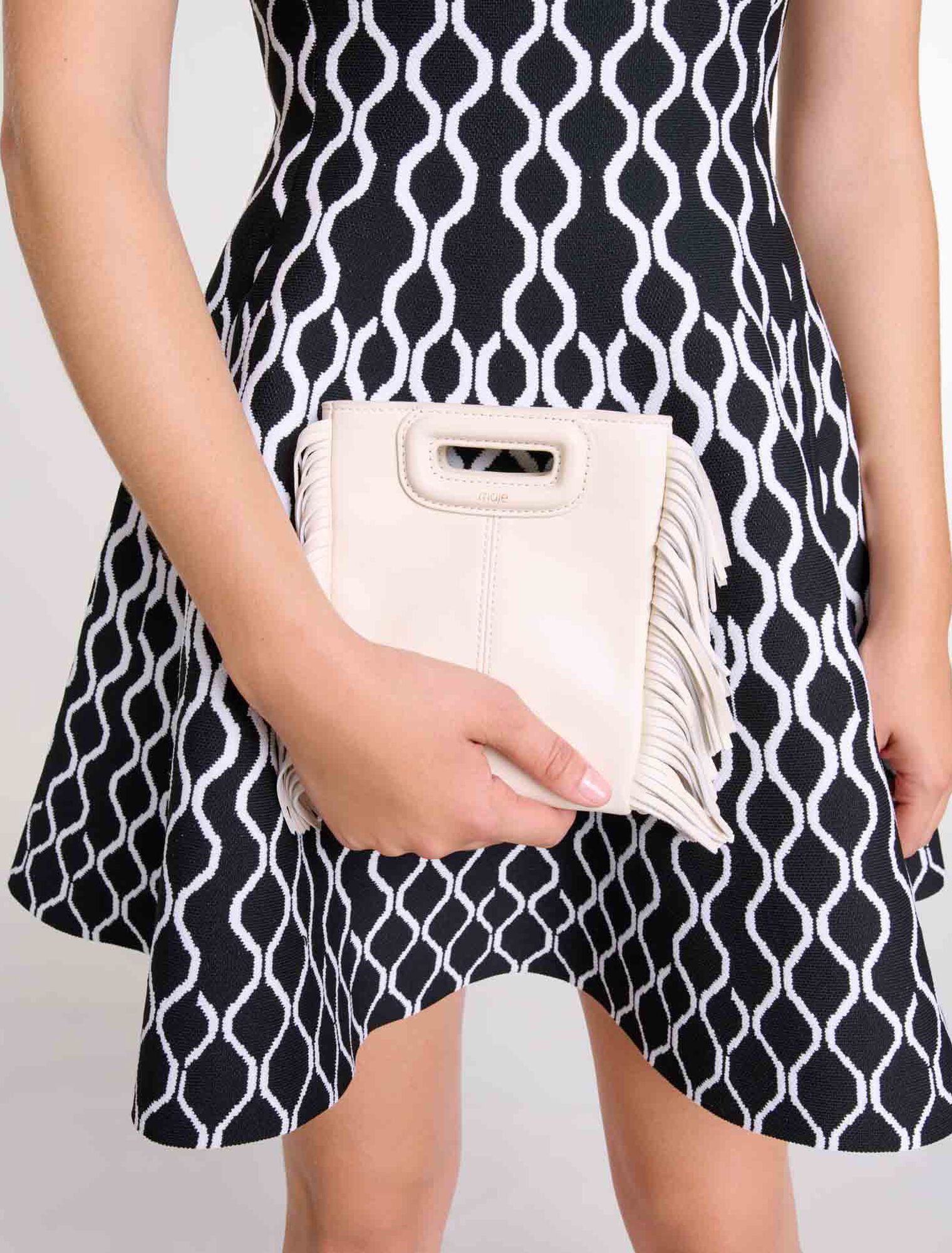 Borsa M in pelle con borchie