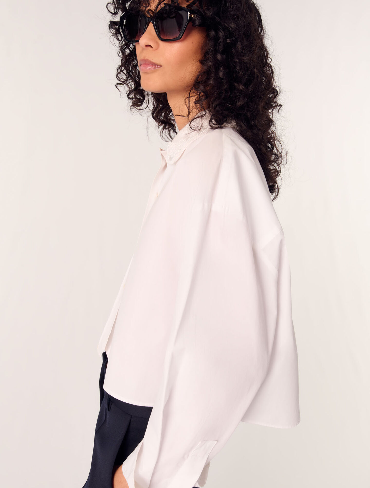 Camicia corta con colletto ricamato