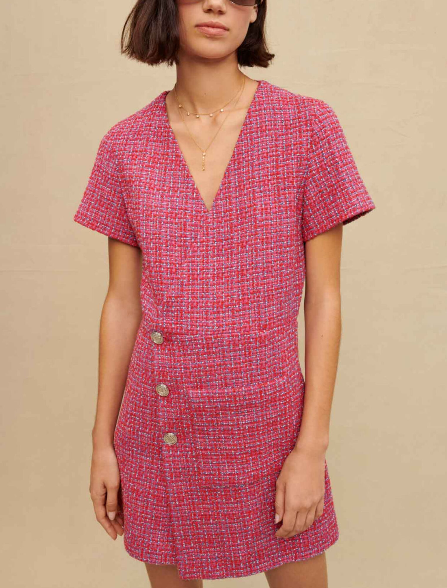 Abito corto in tweed con schiena