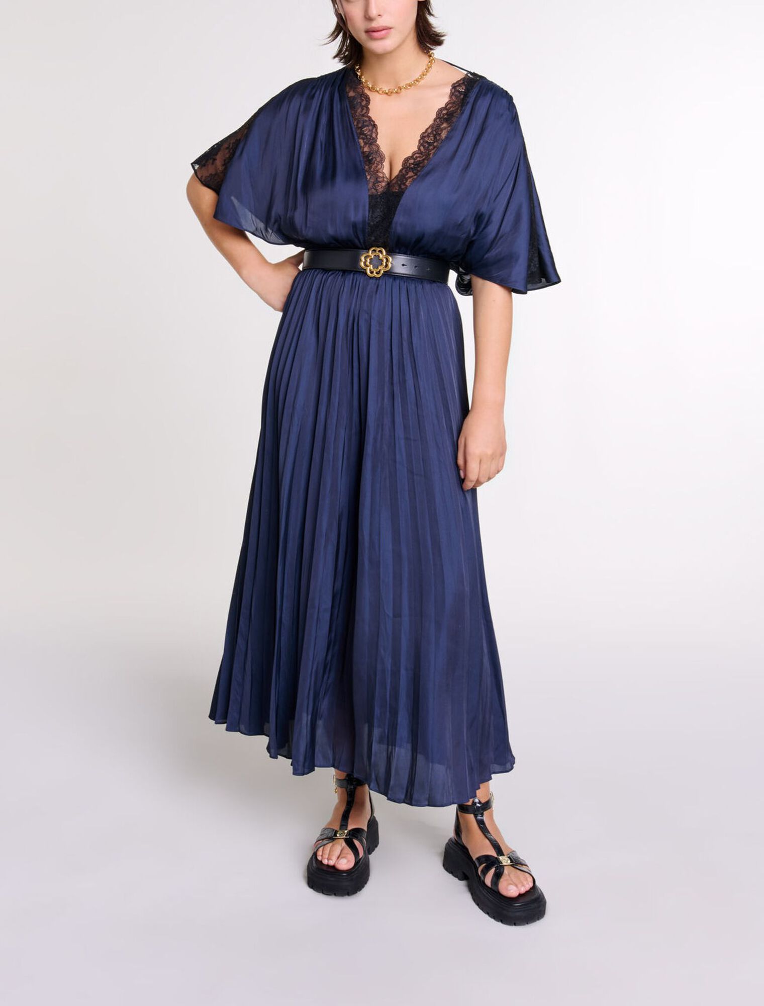 Abito lungo plissettato in pizzo