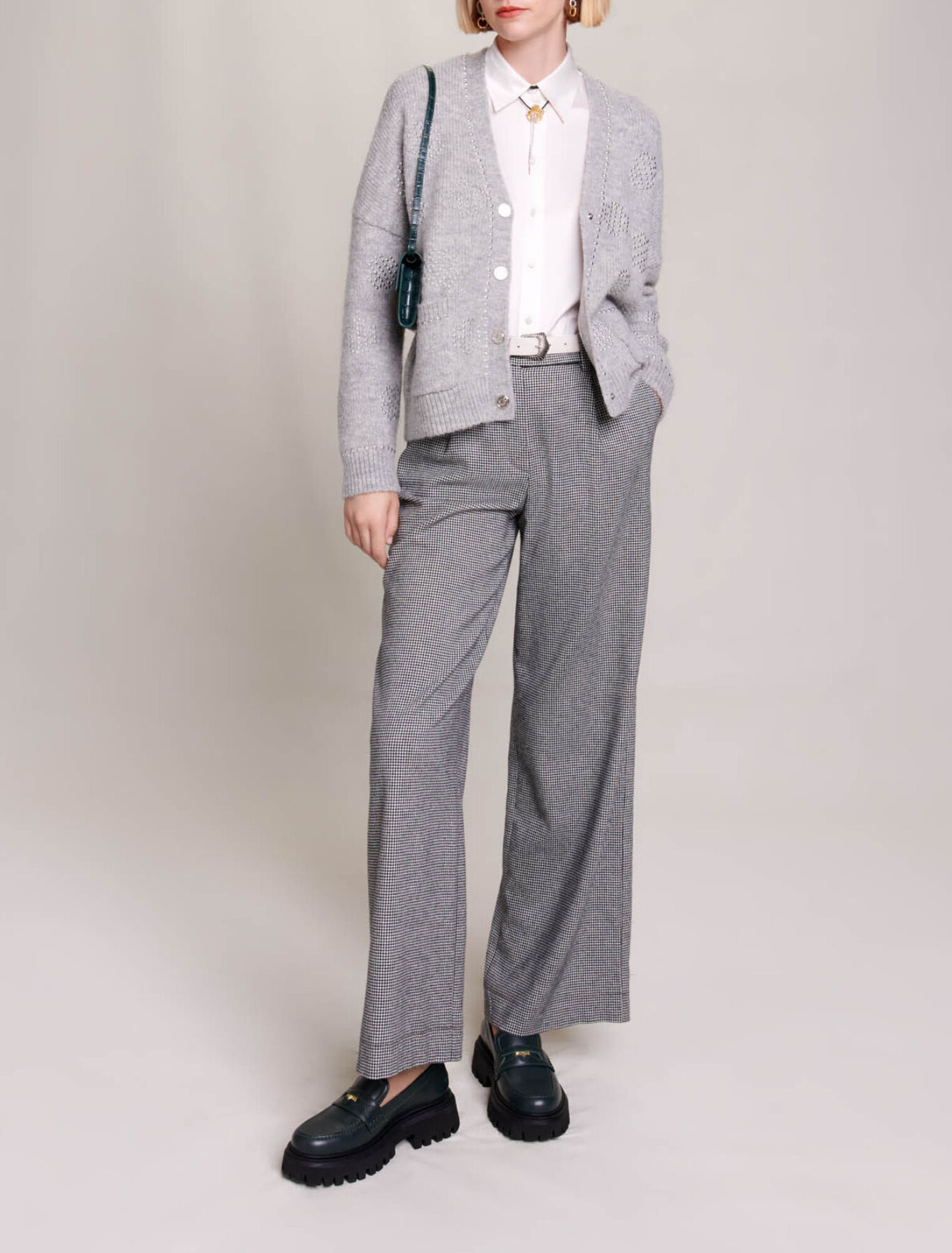 Cardigan con chiusura a trifoglio