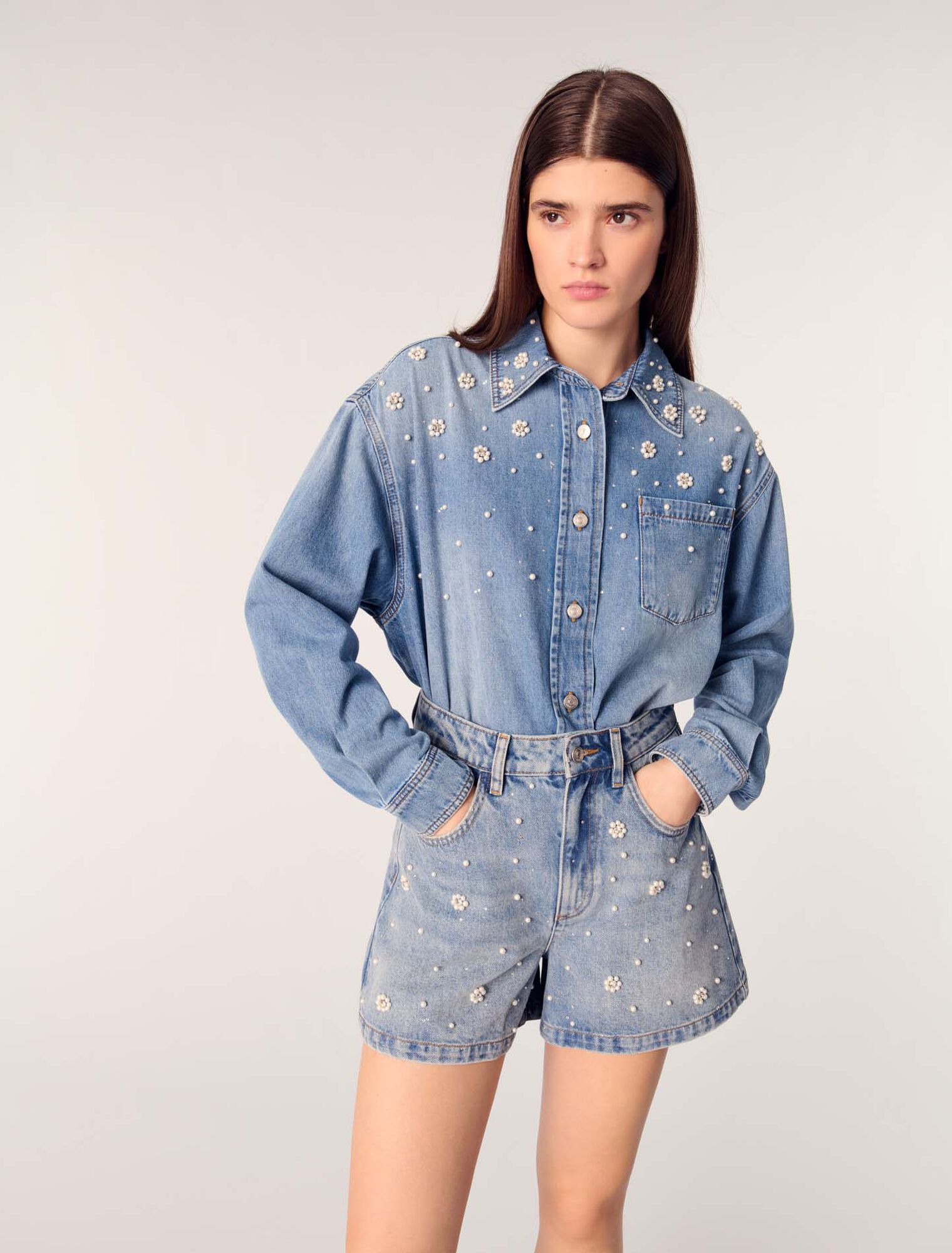 Shorts in denim con perle ricamate