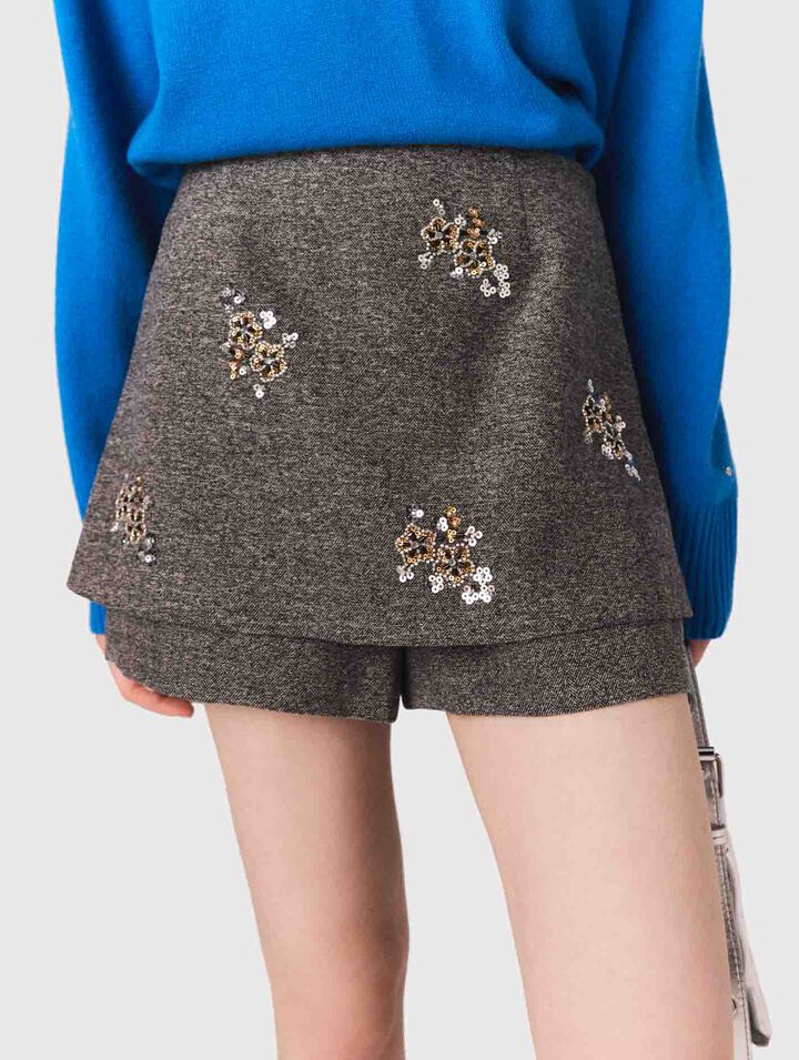 Shorts con ricamo floral
