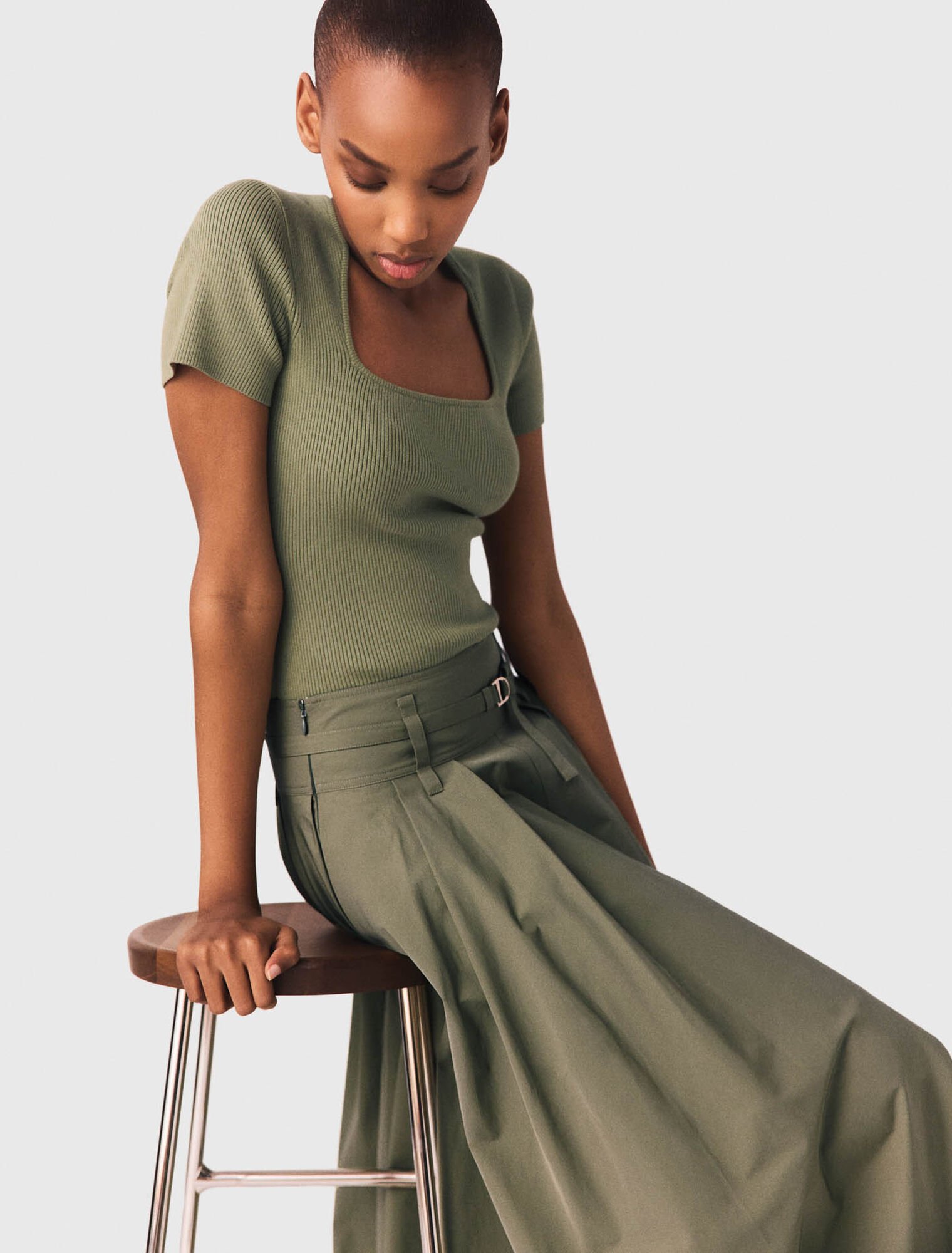 Pullover a coste scollo quadrato