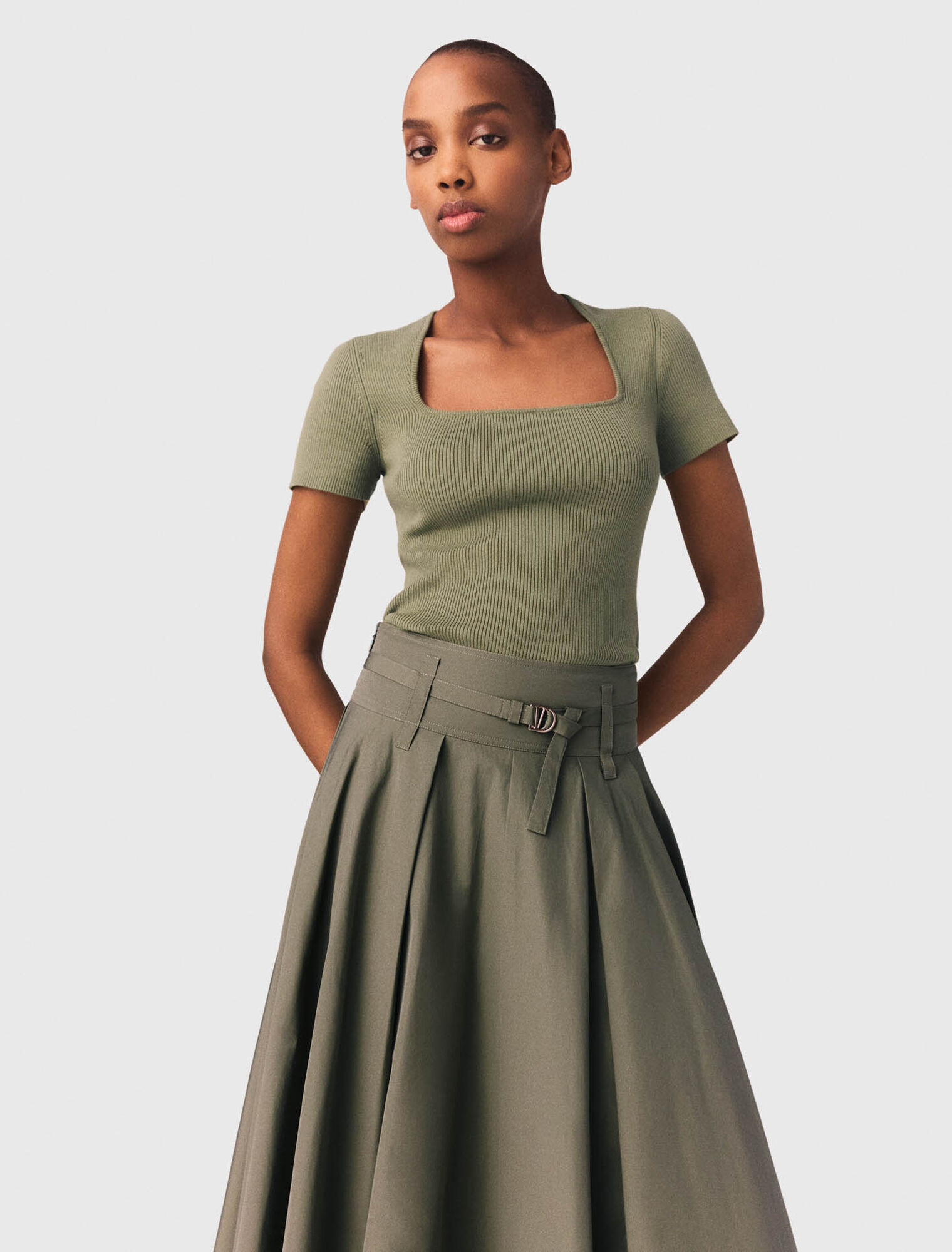 Pullover a coste scollo quadrato