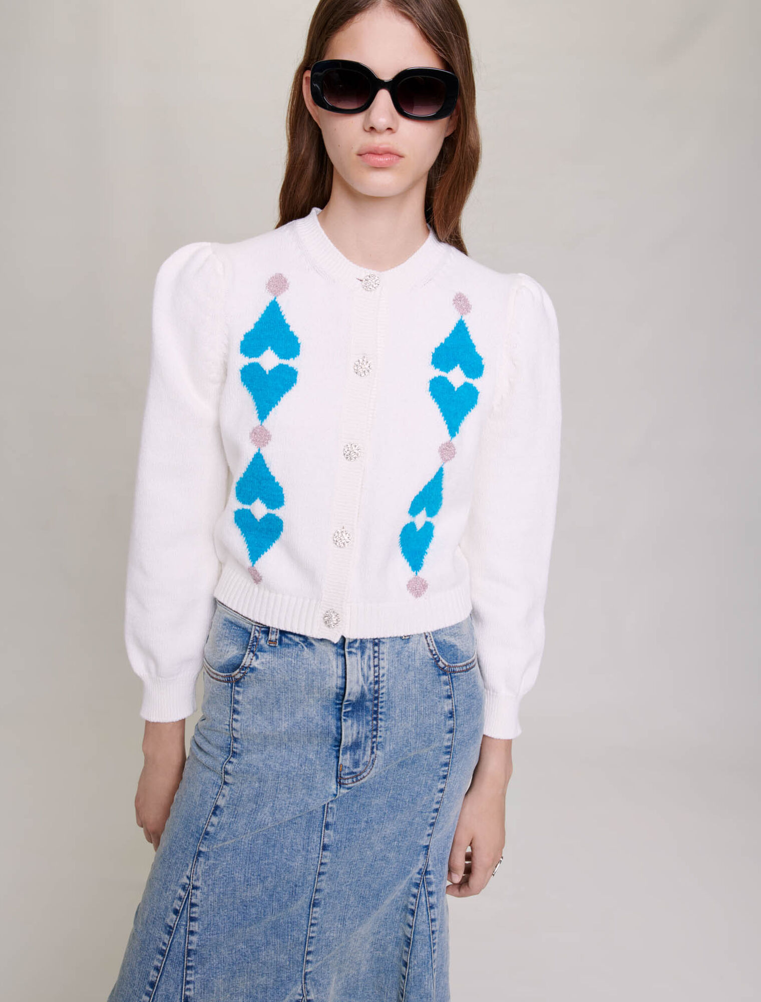 Cardigan corto con cuori e strass