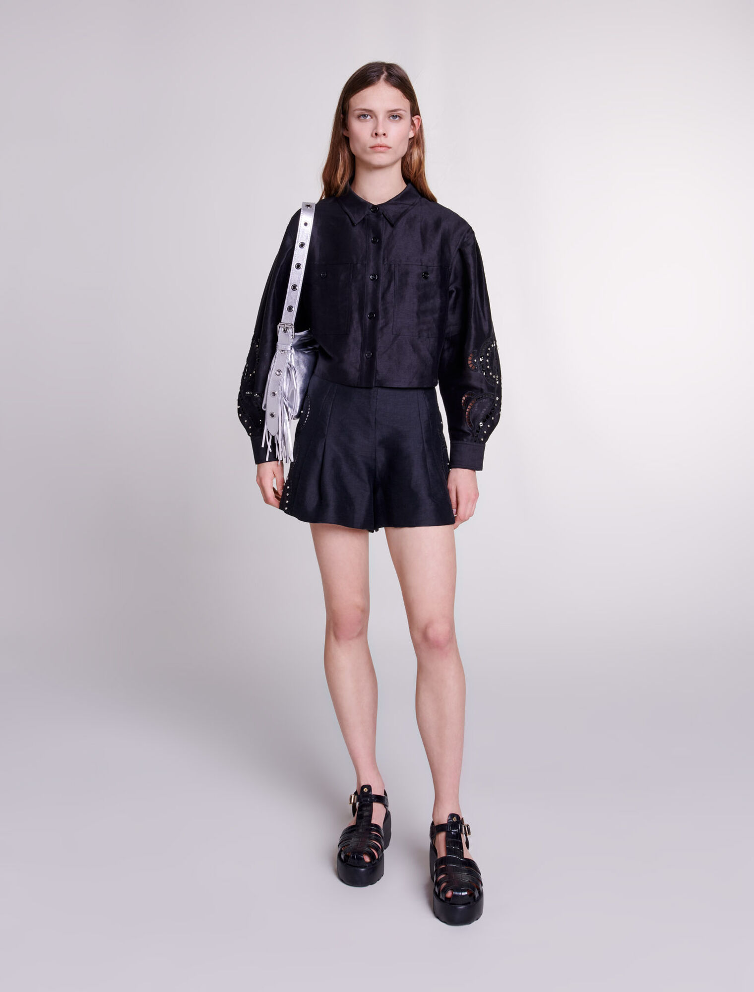 Shorts lino traforato con rivetti