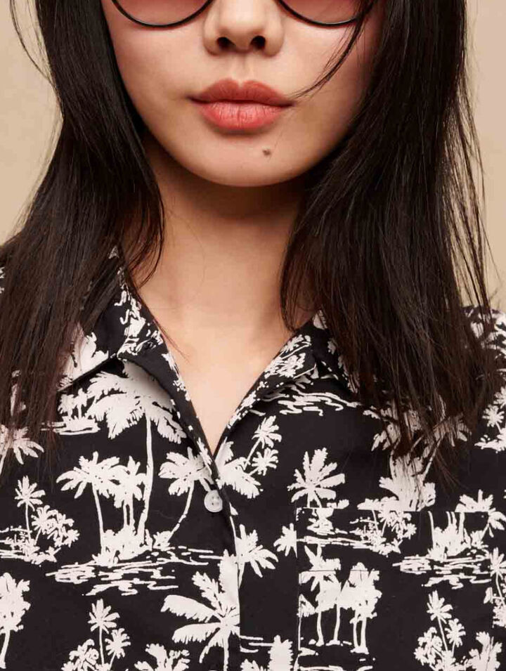 Camicia corta con stampa di palme