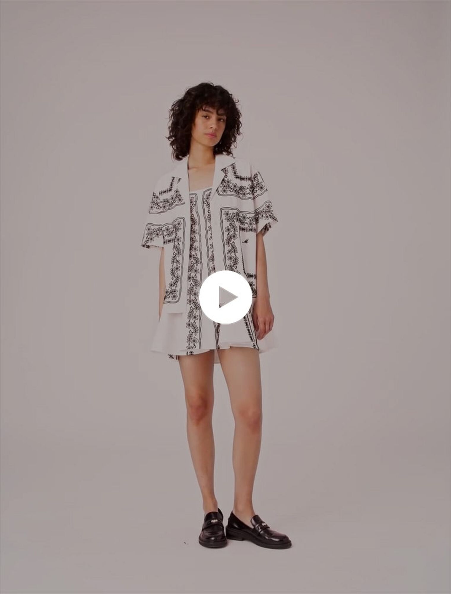 Camicia maniche corte ricamata