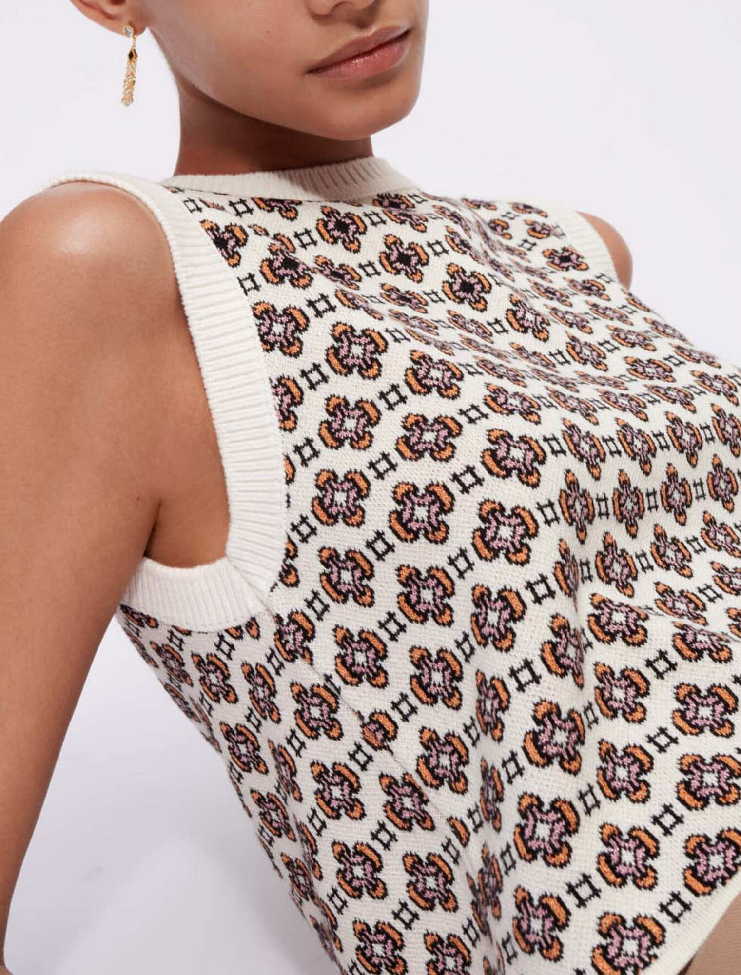 Pullover smanicato jacquard contrastante