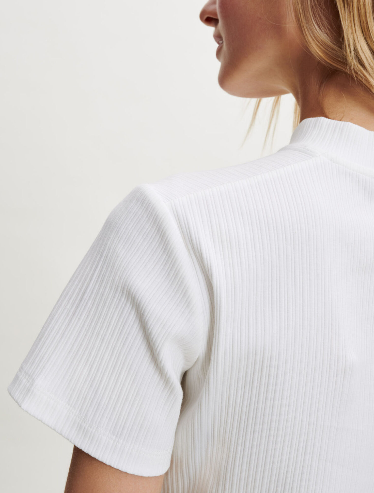 T-shirt con dettagli lingerie