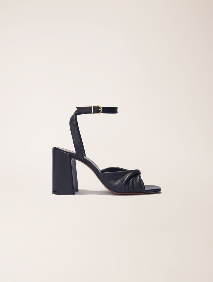Sandali in pelle liscia con tacco