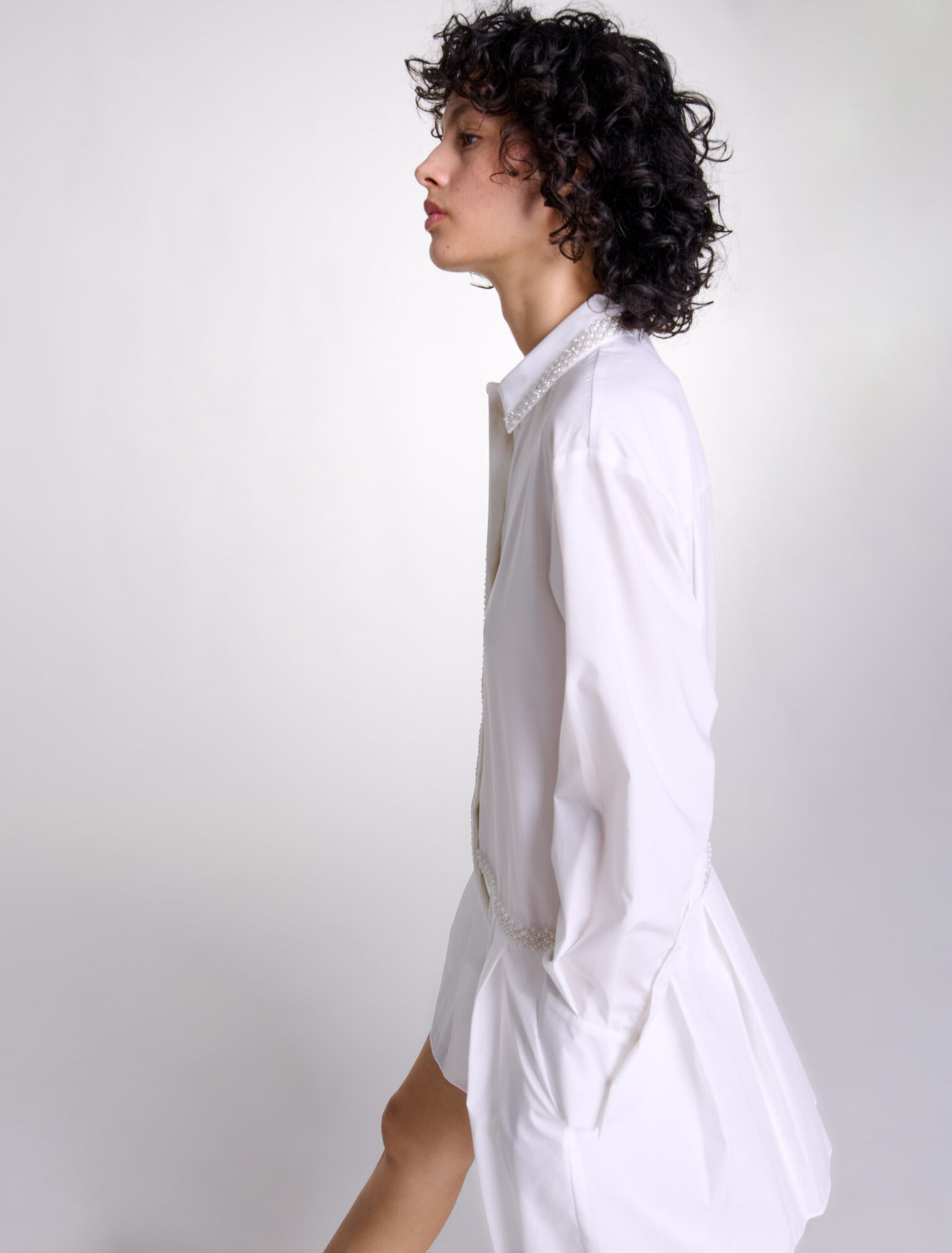 Abito a camicia ornato con perline