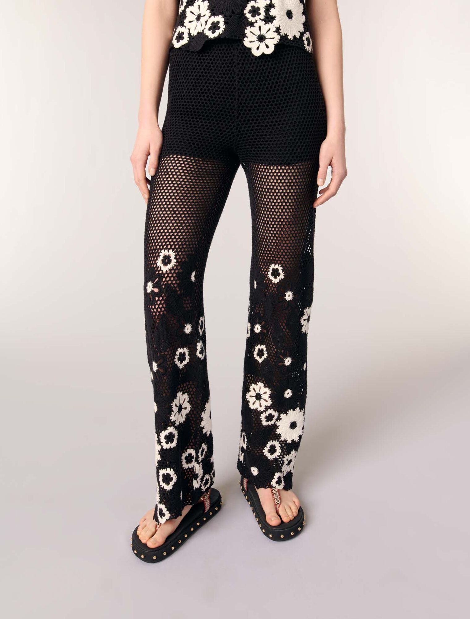Pantaloni in crochet floreale