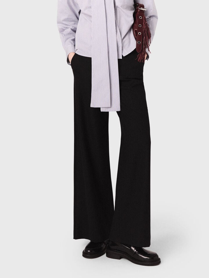 Pantaloni flare
