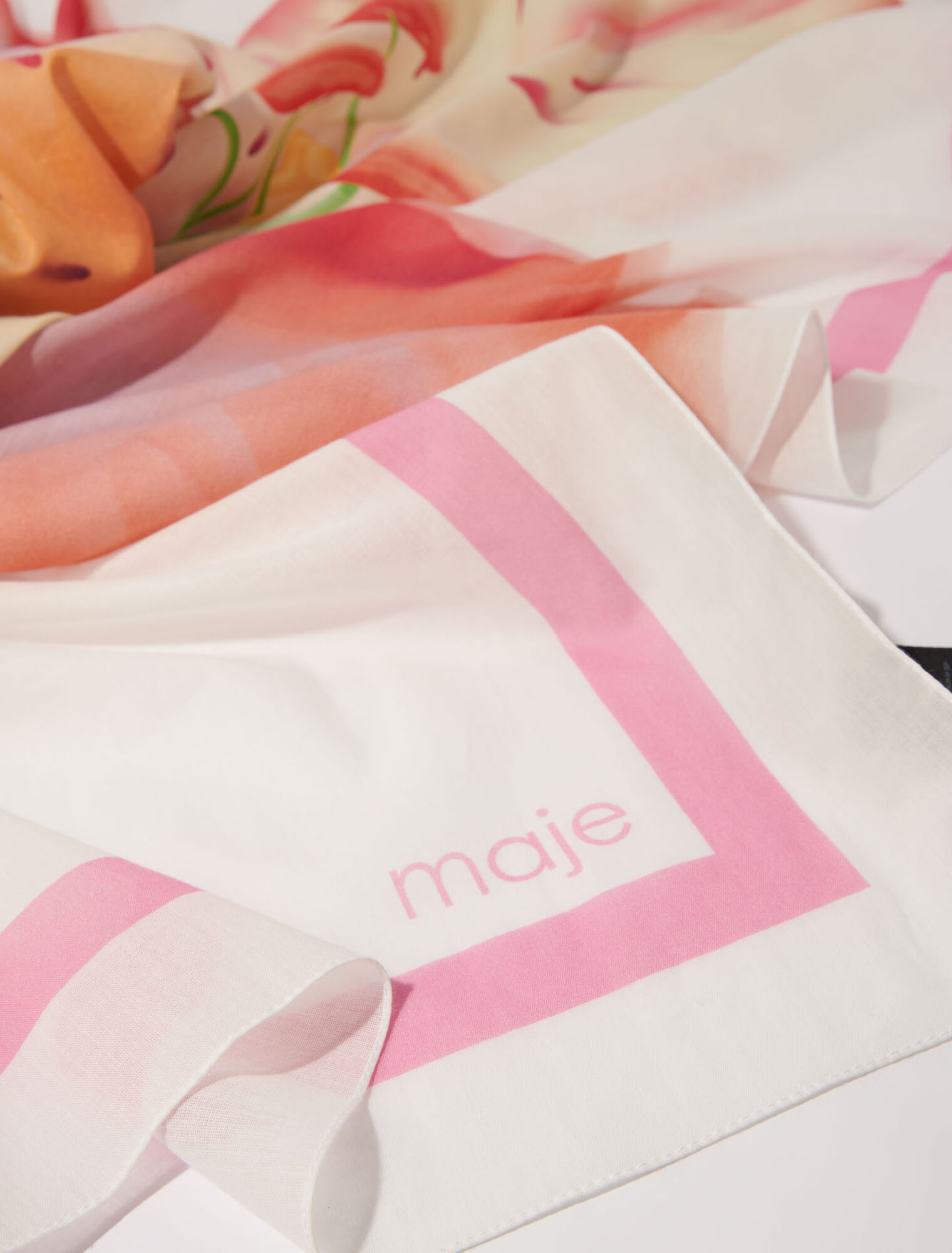 Pareo in cotone con stampa a fiori
