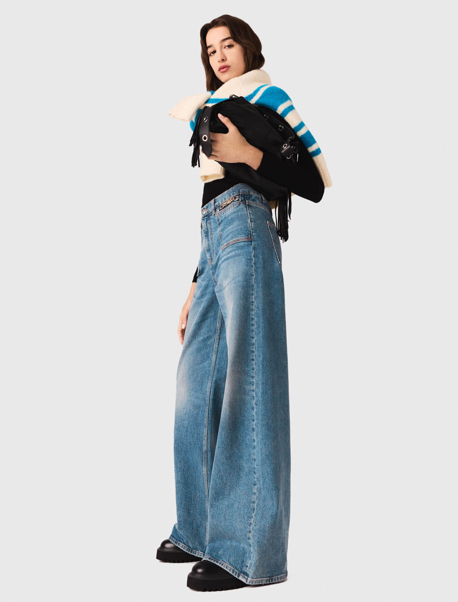 Jeans svasati con catena