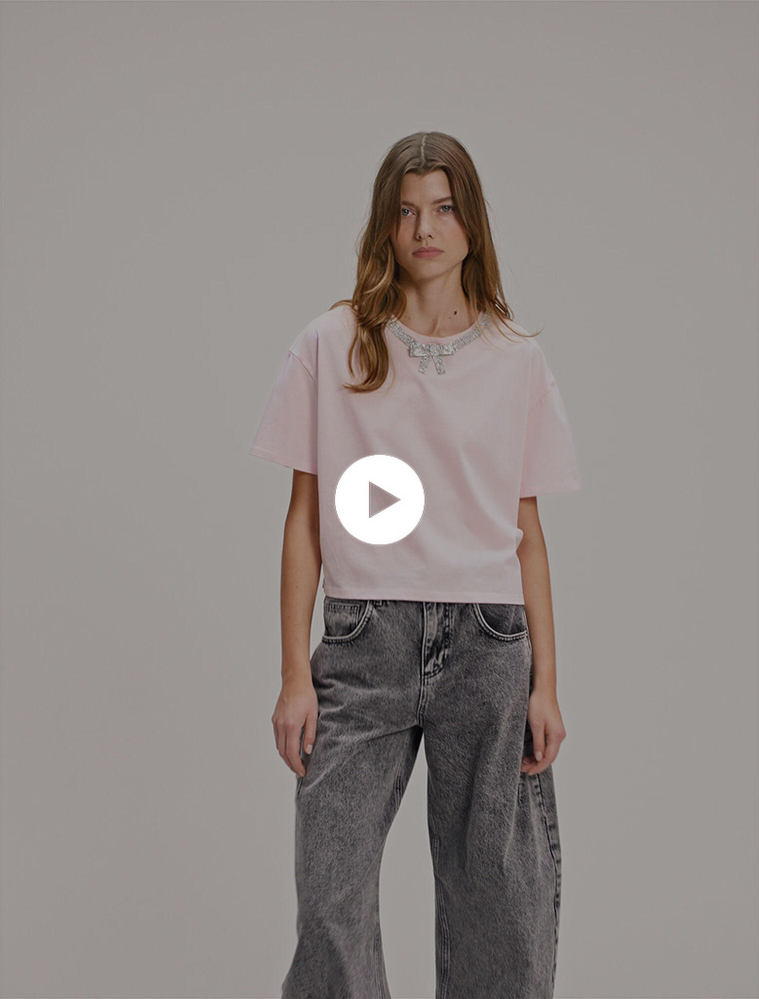 T-shirt corta con scollo gioiello