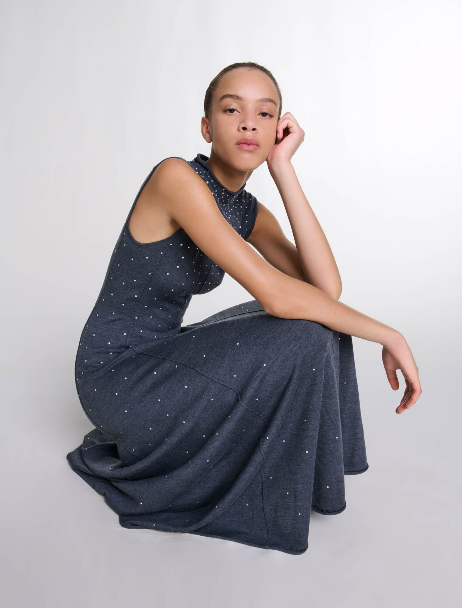 Abito lungo in maglia a strass