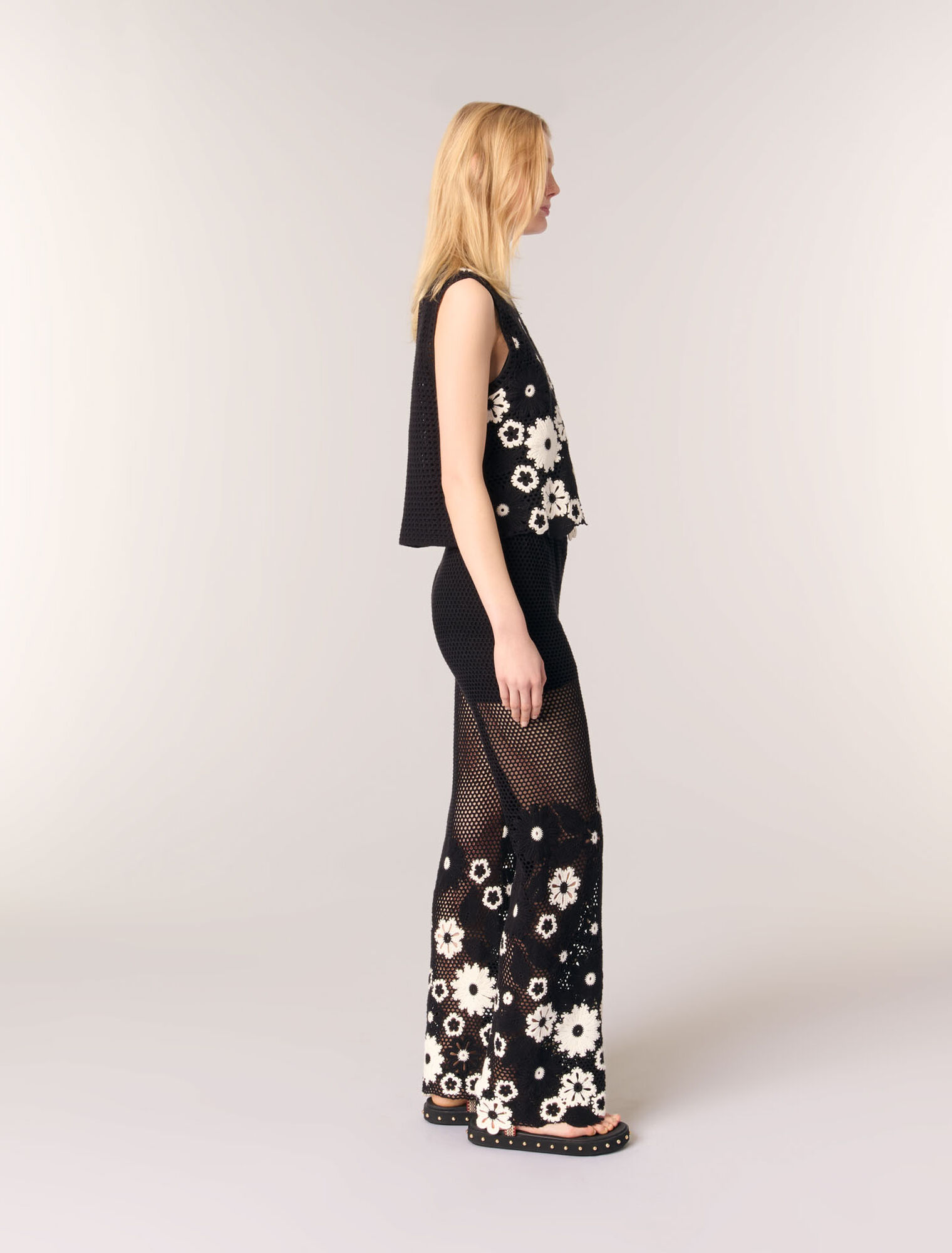 Pantaloni in crochet floreale