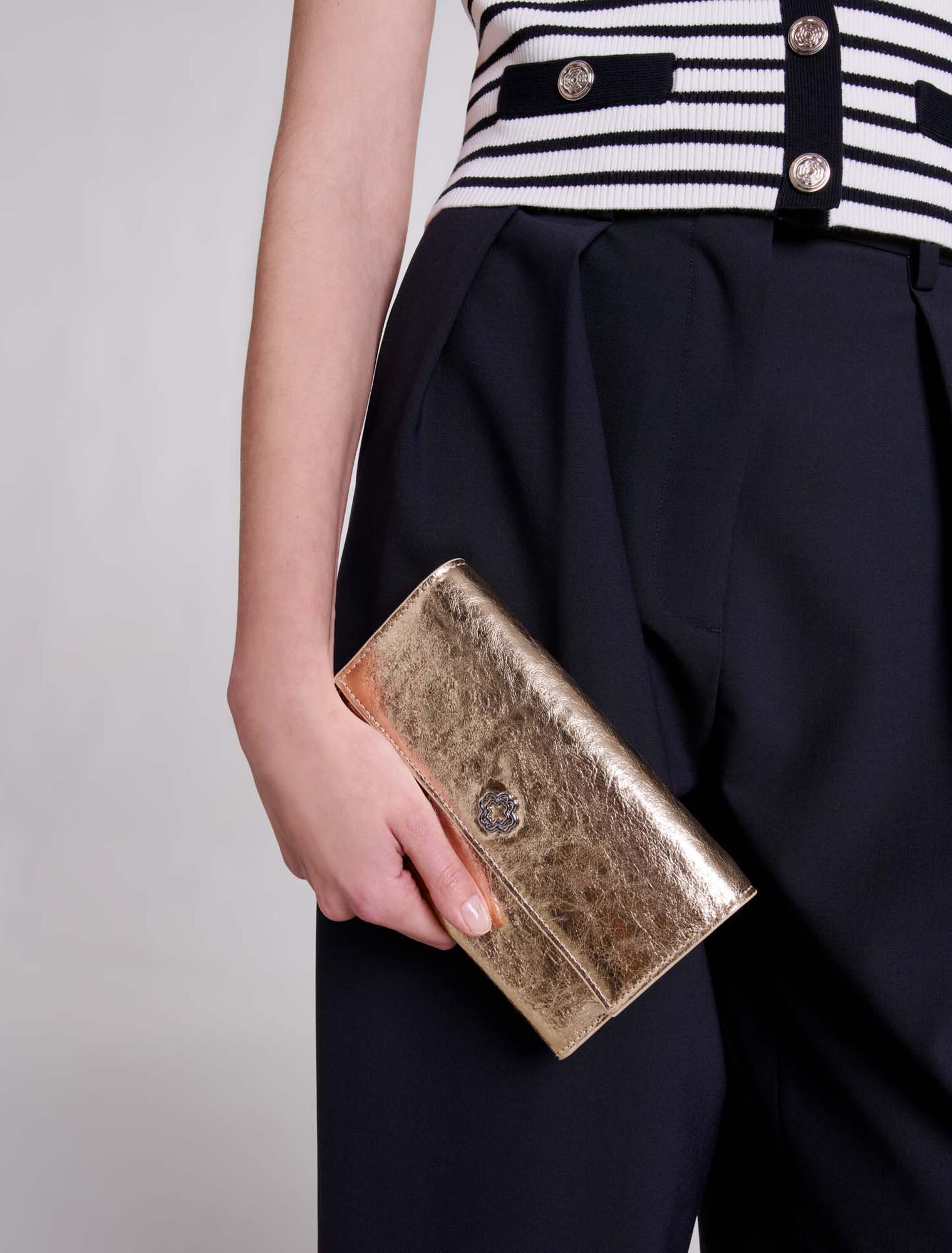 Pochette con catena in pelle