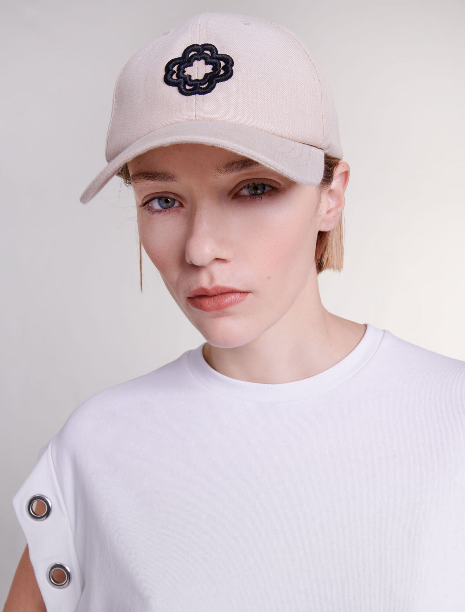 T-shirt con dettagli a occhielli
