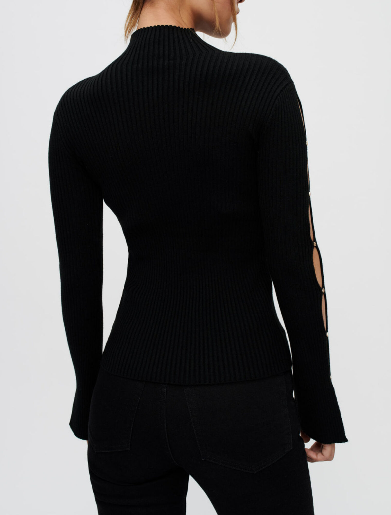 Pullover attillato con maniche traforate