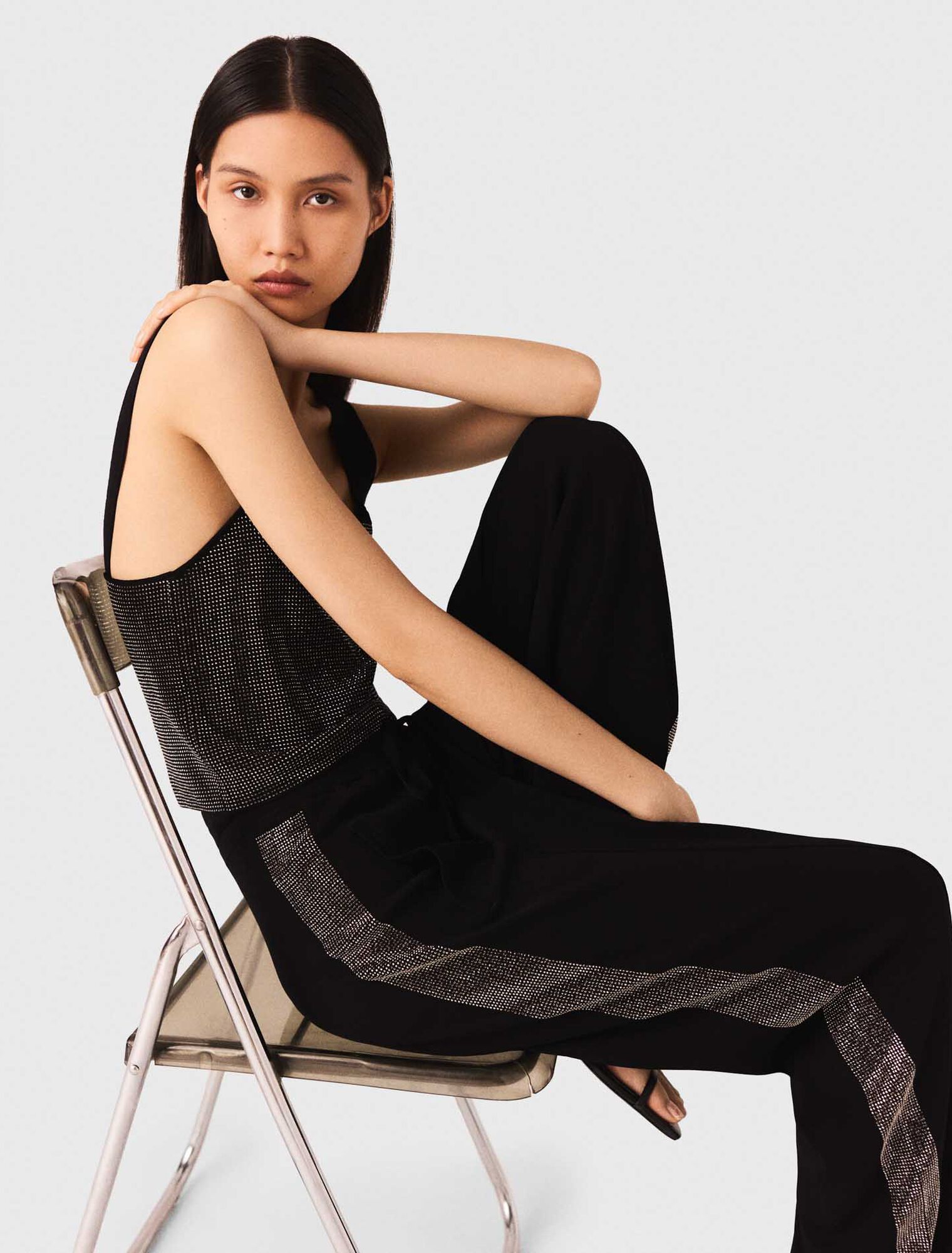 Top in maglia con bretelle e strass