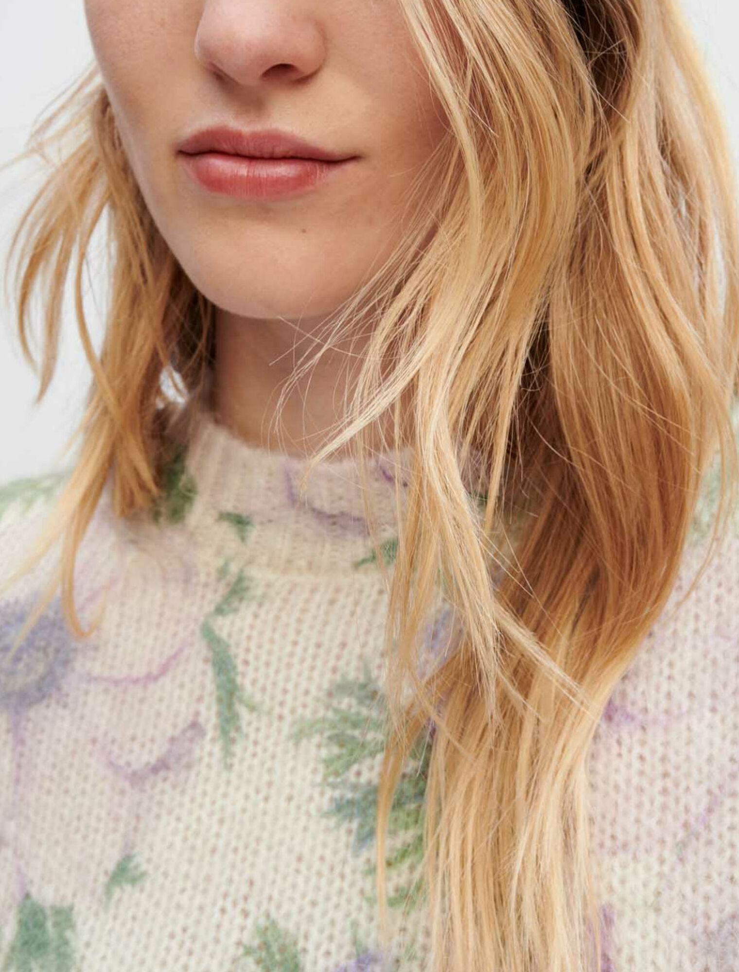 Maglia in jacquard vaporoso a fiori