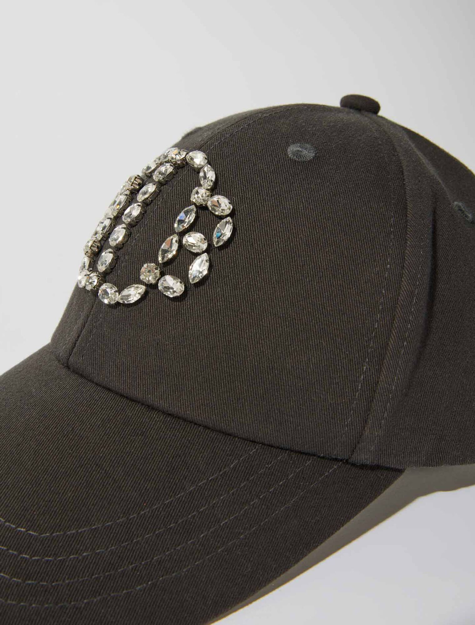 Berretto con strass trifoglio