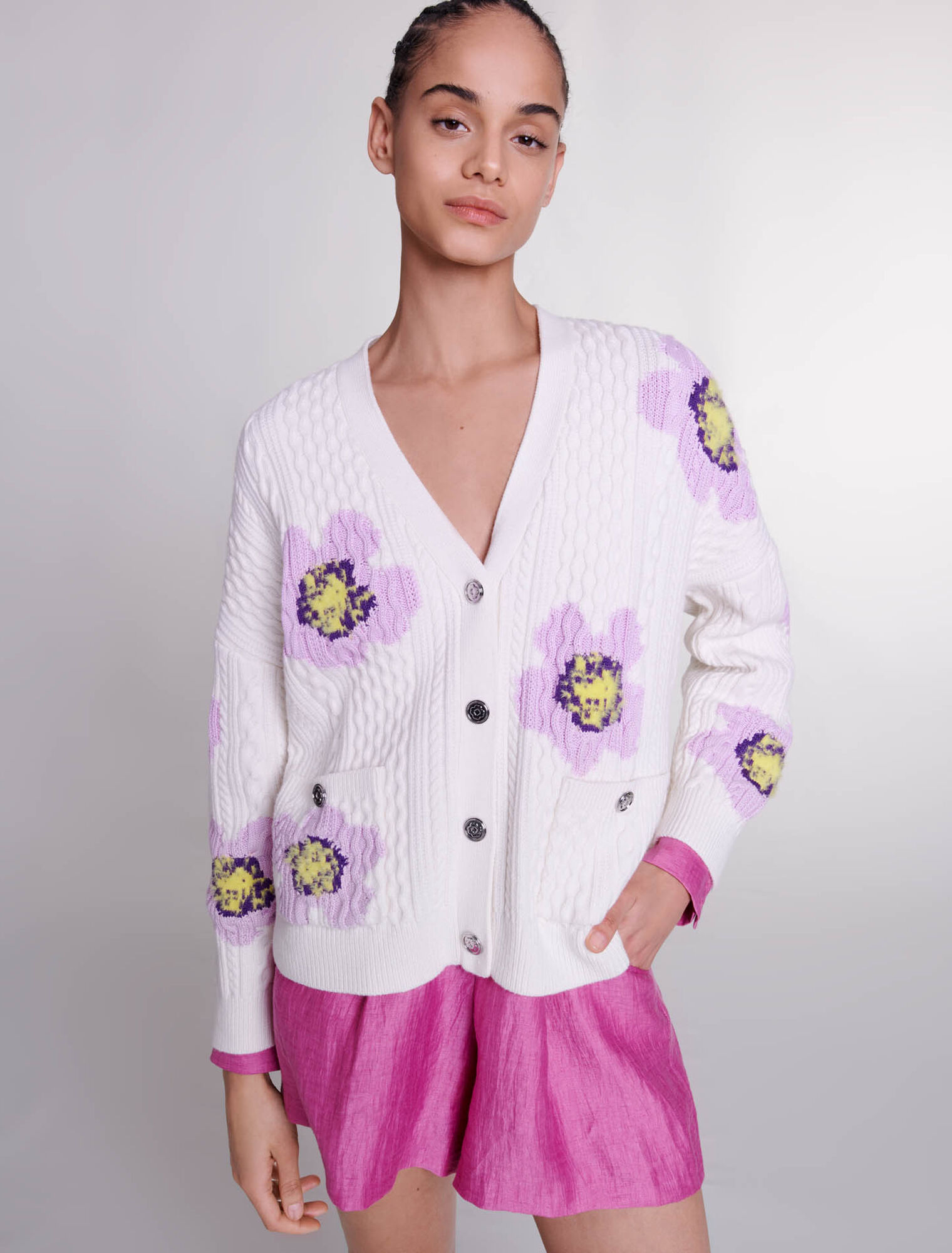 Cardigan in maglia ornato di fiori