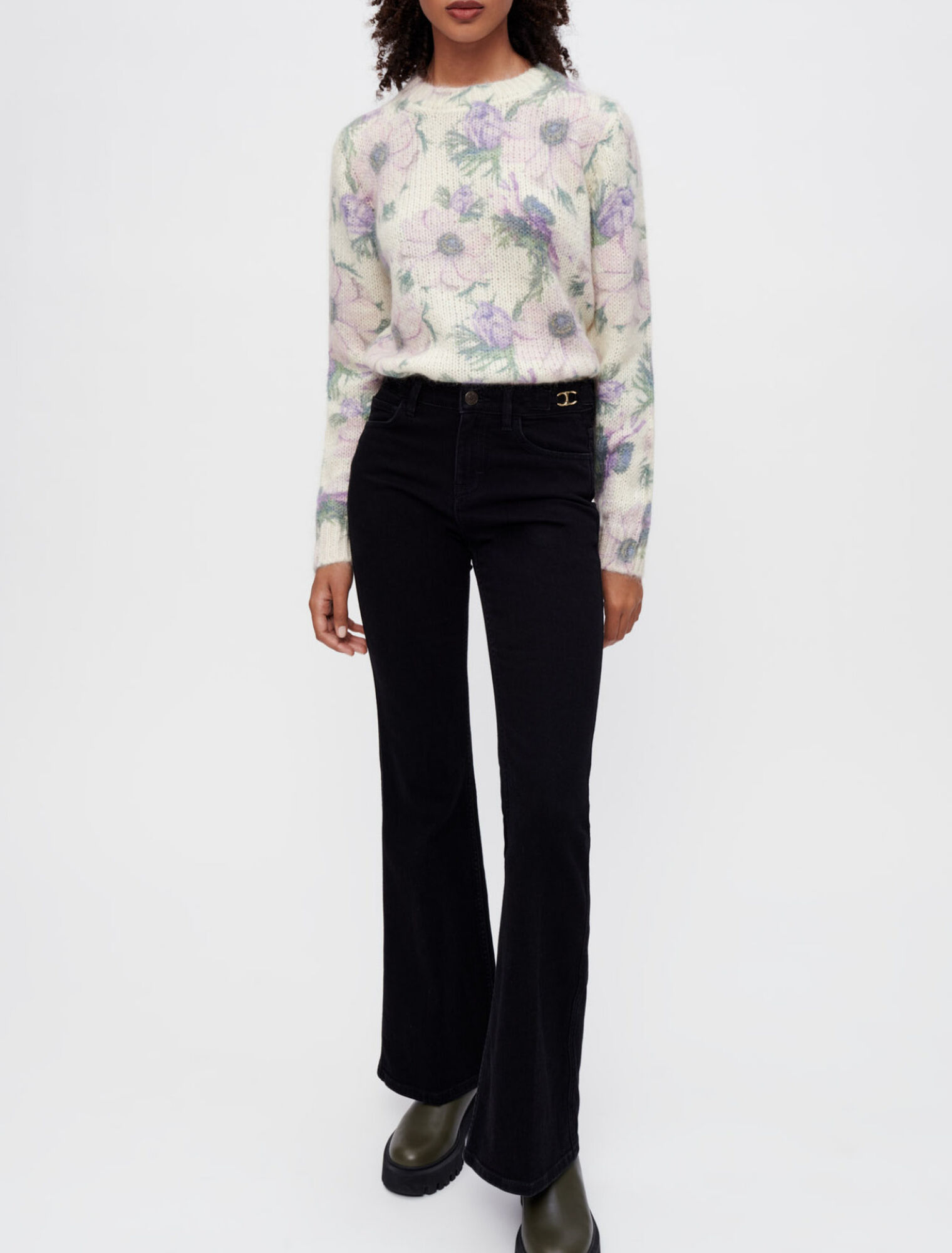 Jeans svasati con borchie
