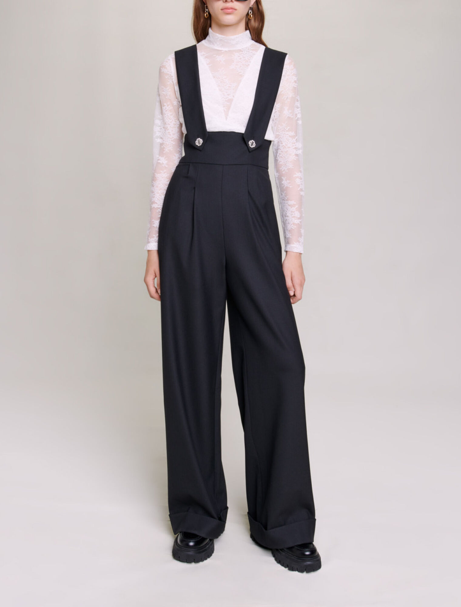 Pantaloni larghi con bretelle
