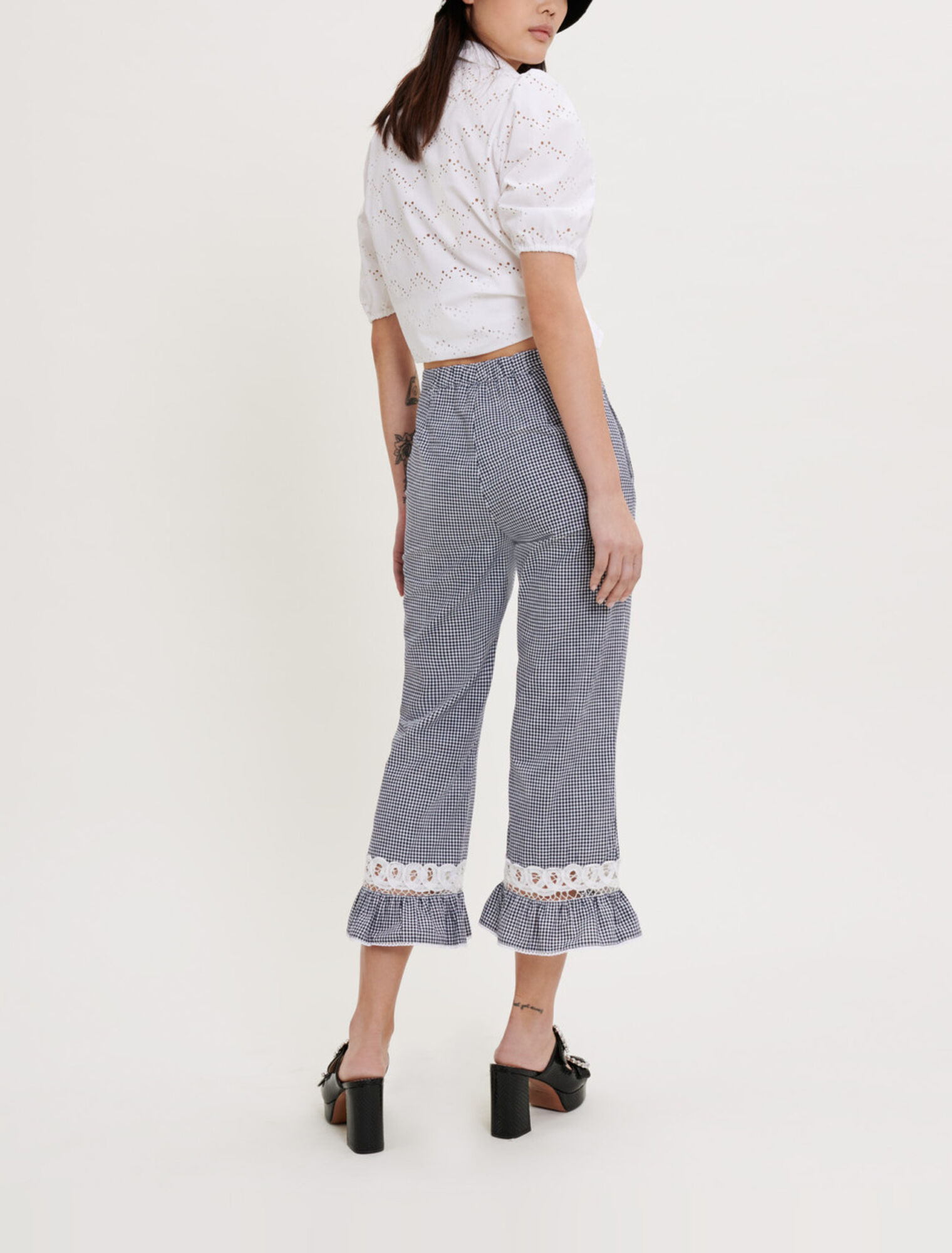 Pantaloni in pizzo e percalle
