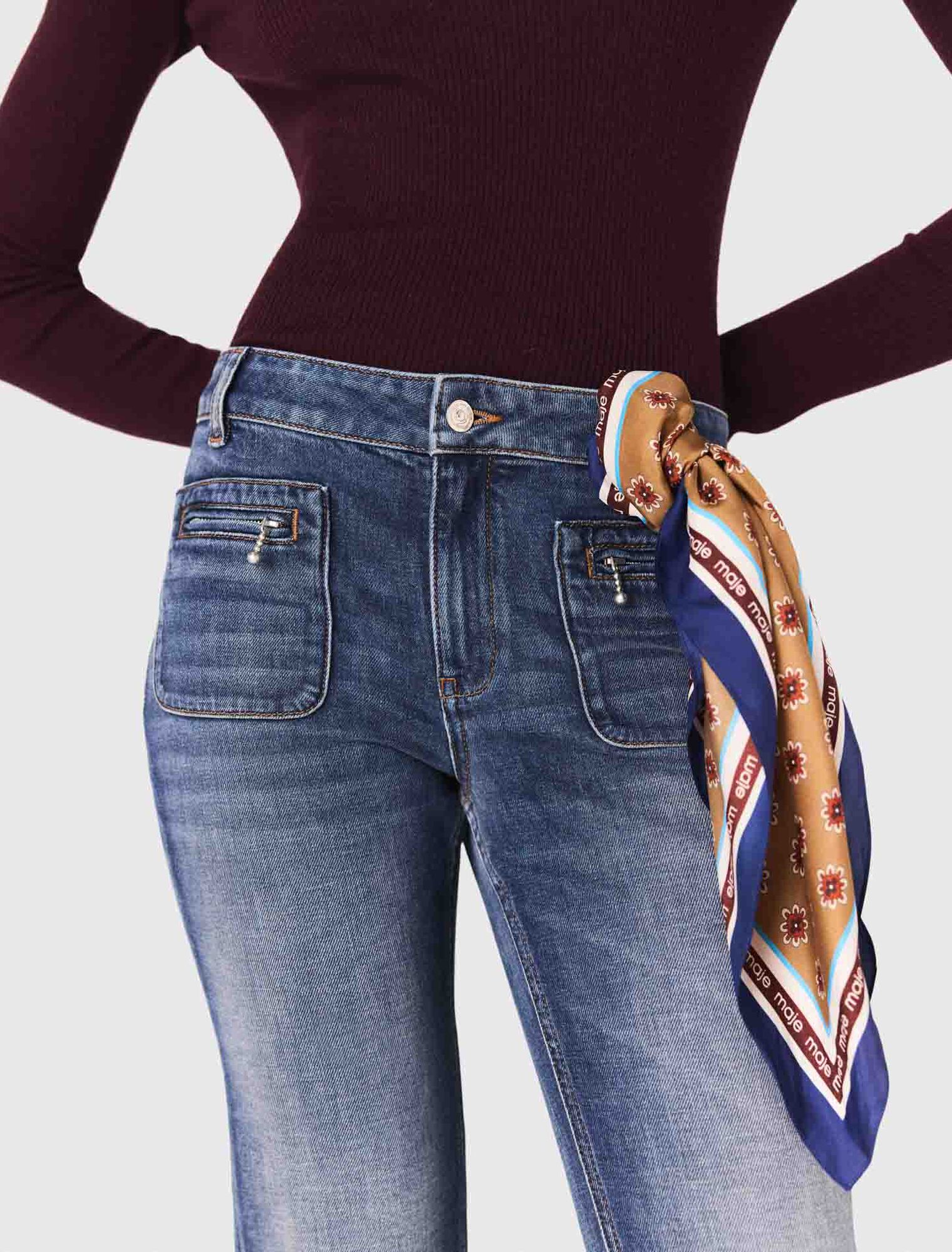 Jeans bootcut con tasche con zip