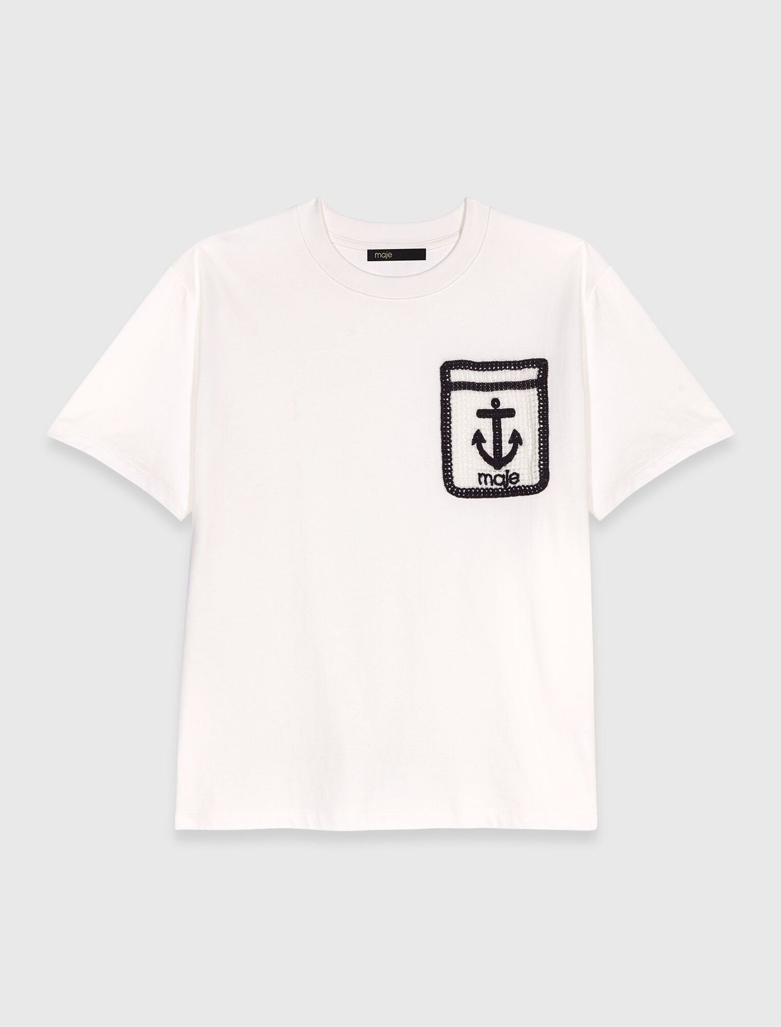 T-shirt con tasca ricamata