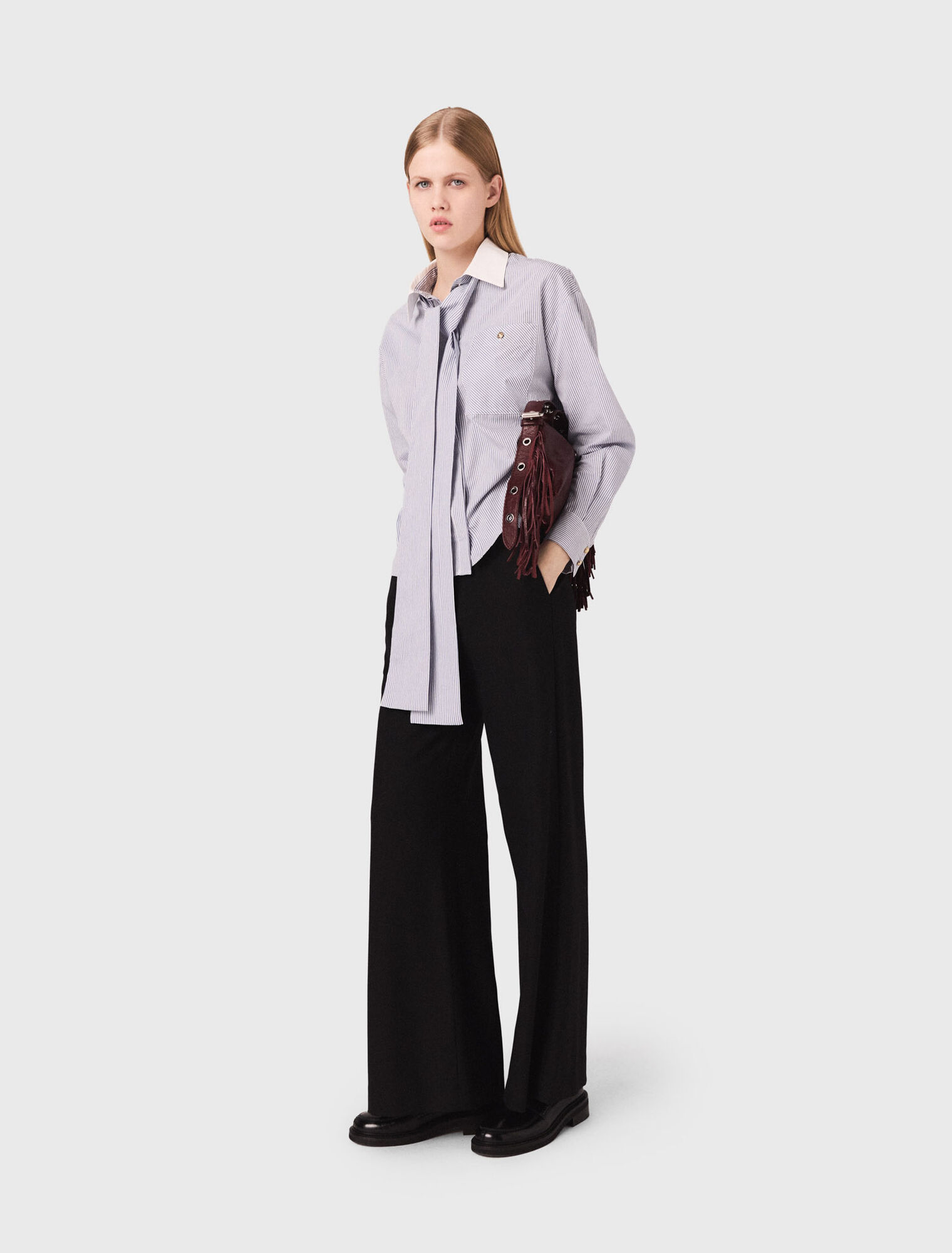 Pantaloni flare