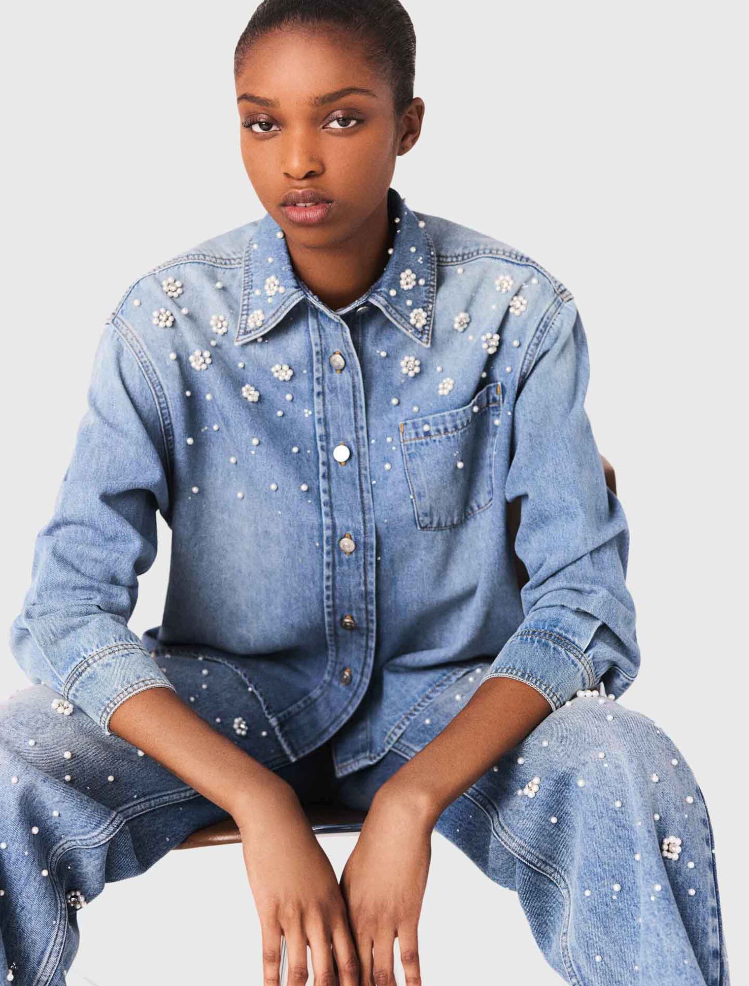 Camicia in denim con perle ricamate