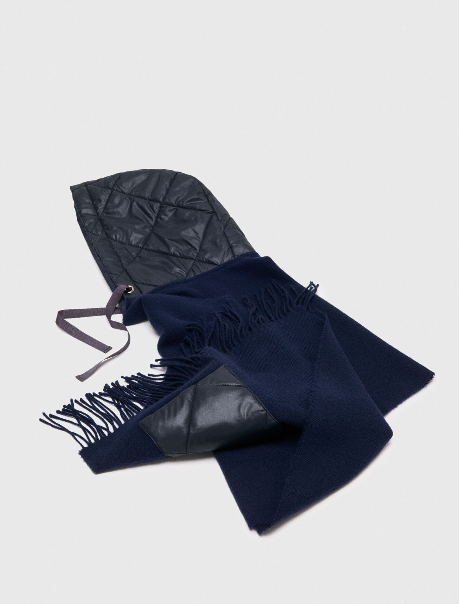 Poncho in lana con cappuccio
