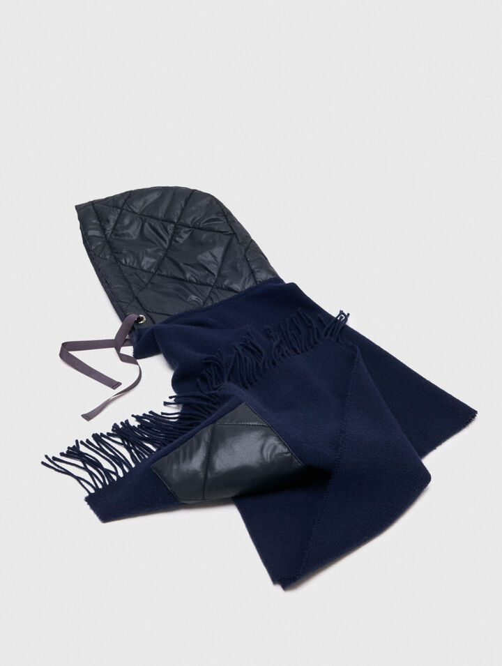 Poncho in lana con cappuccio