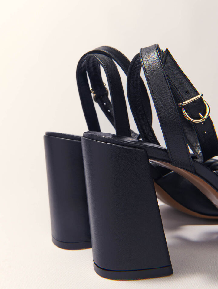 Sandali in pelle liscia con tacco
