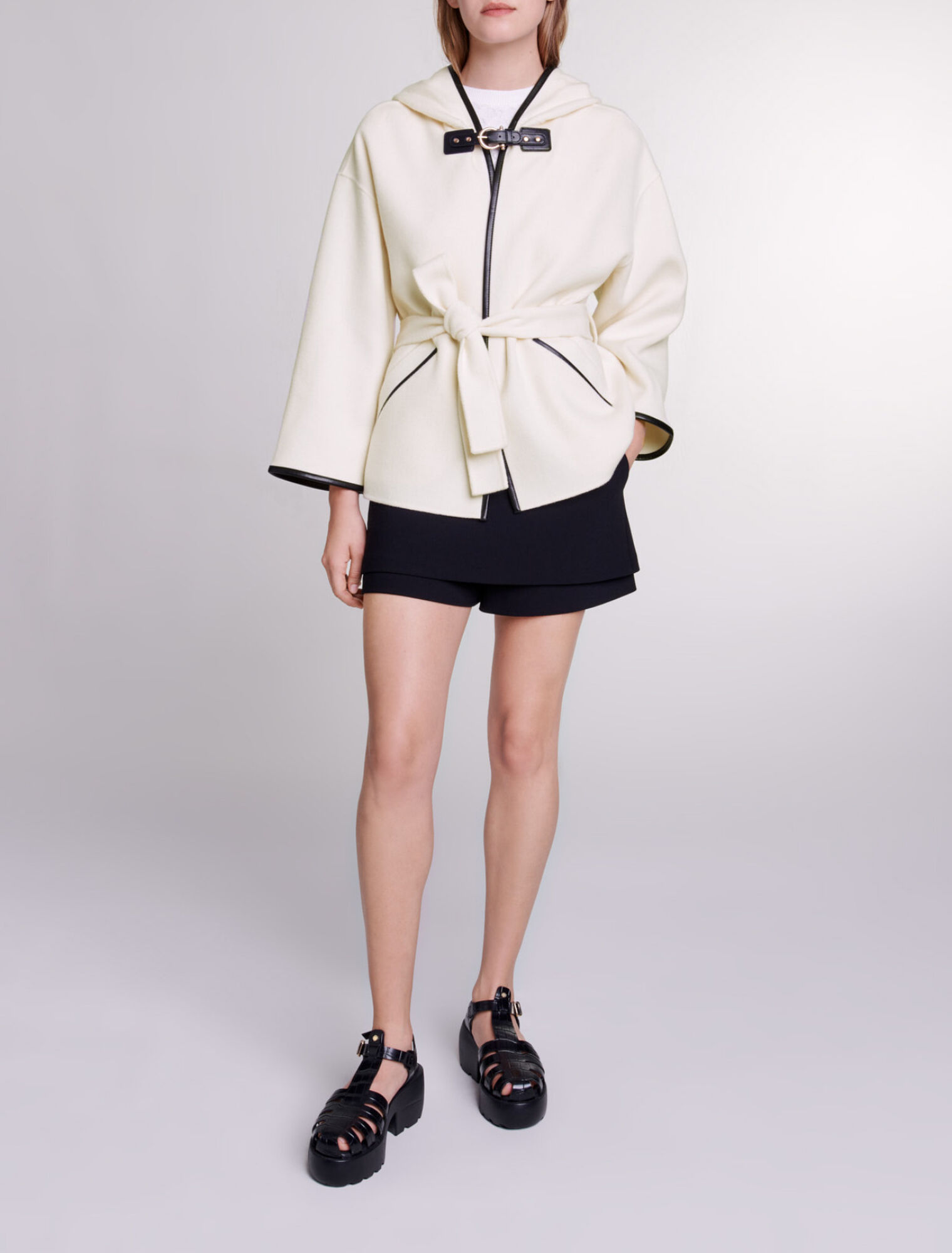Cappotto in lana in stile mantella