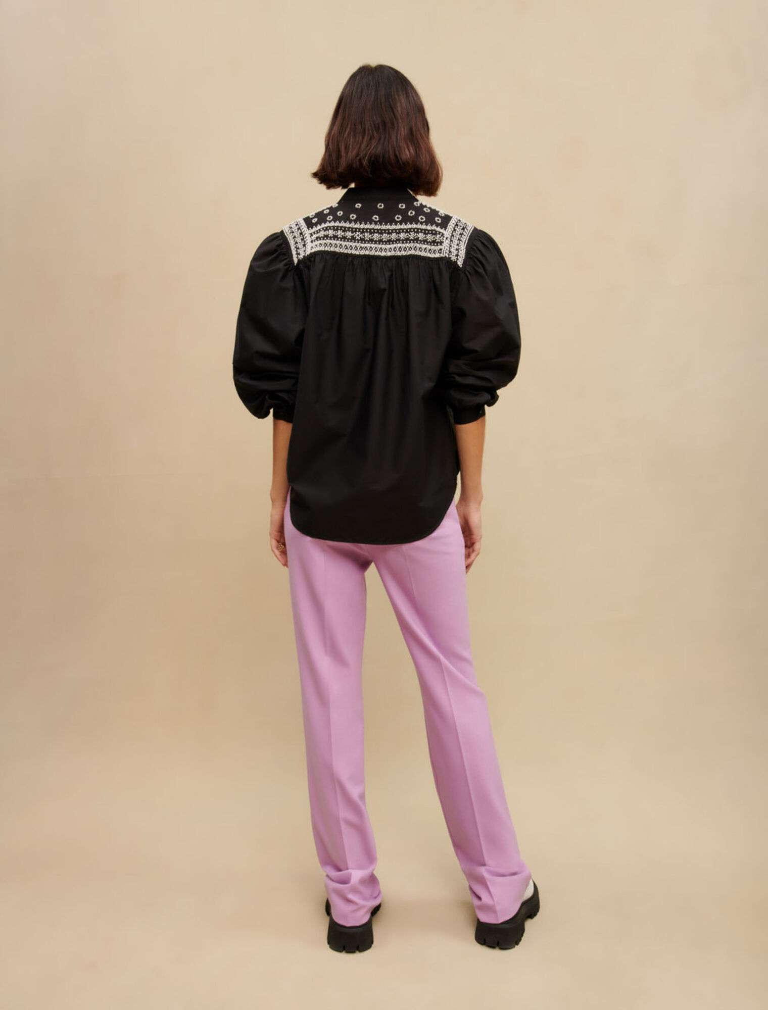 Camicia con dettagli ricamati