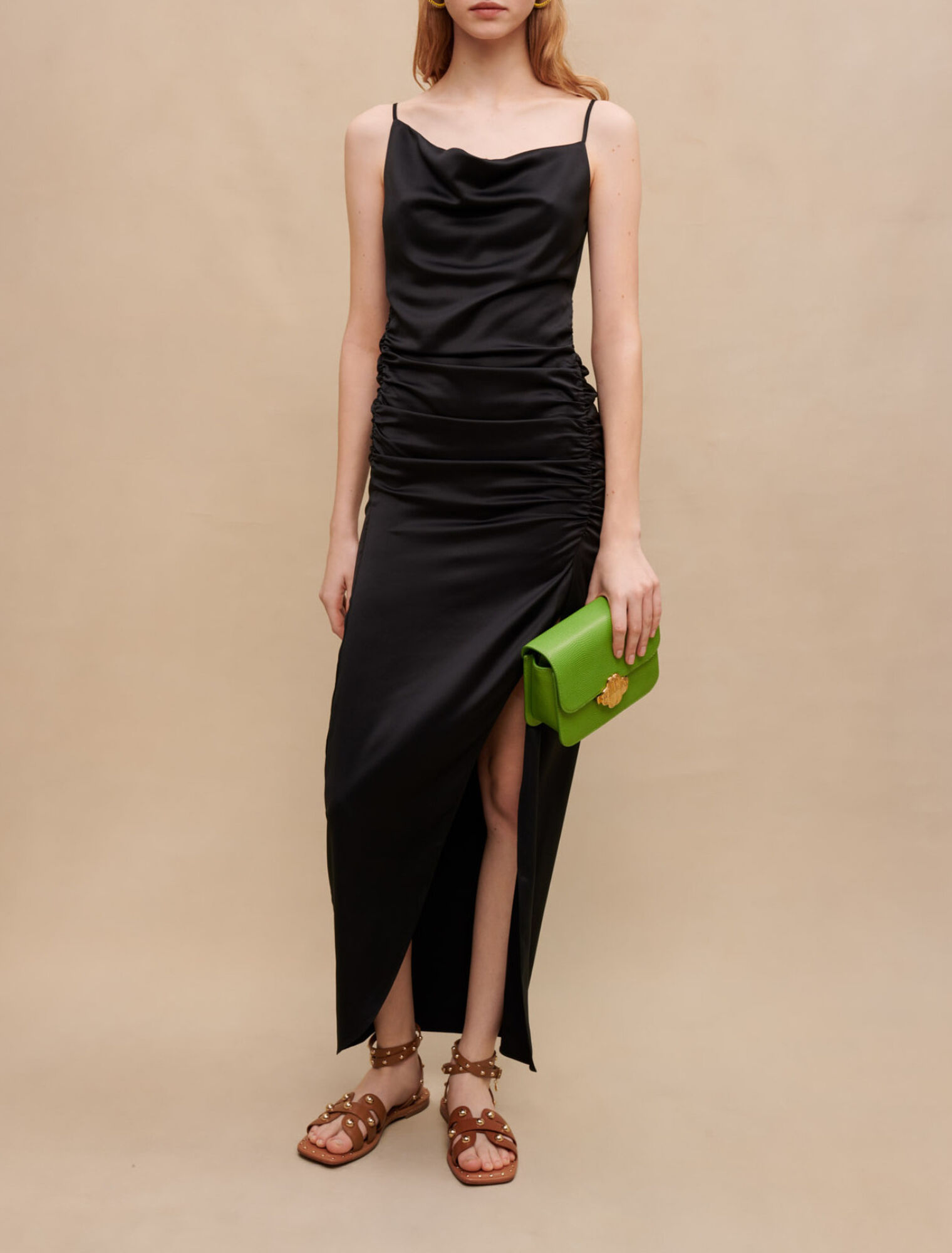 Maxi abito con spacco drappeggiato
