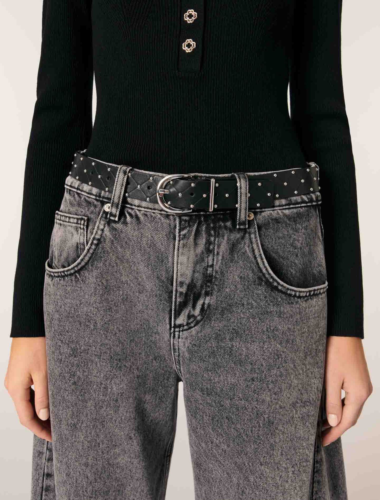 Pullover scollato in maglia a coste
