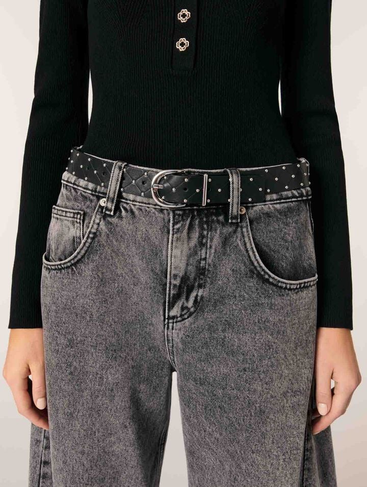 Pullover scollato in maglia a coste