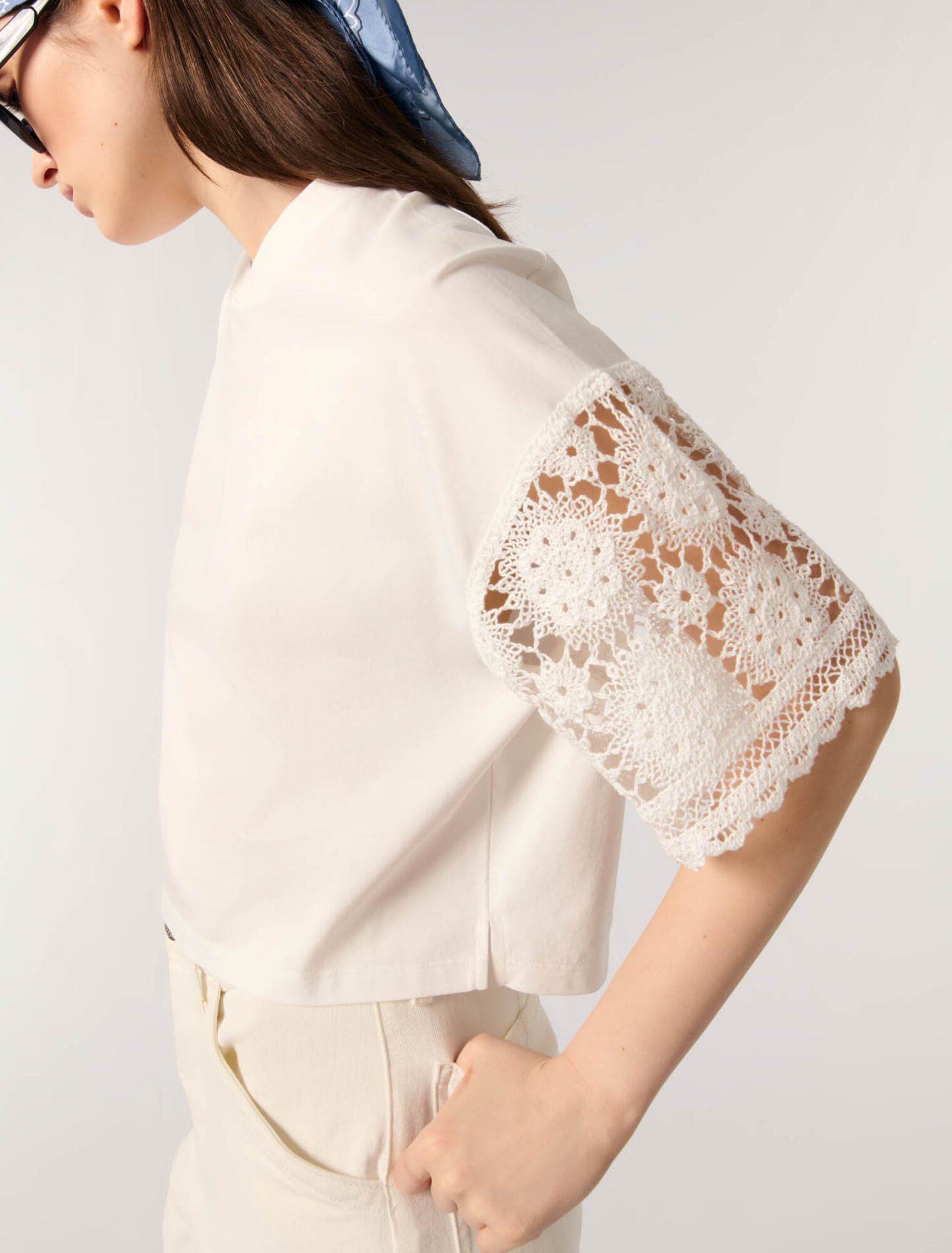 T-shirt con maniche in crochet